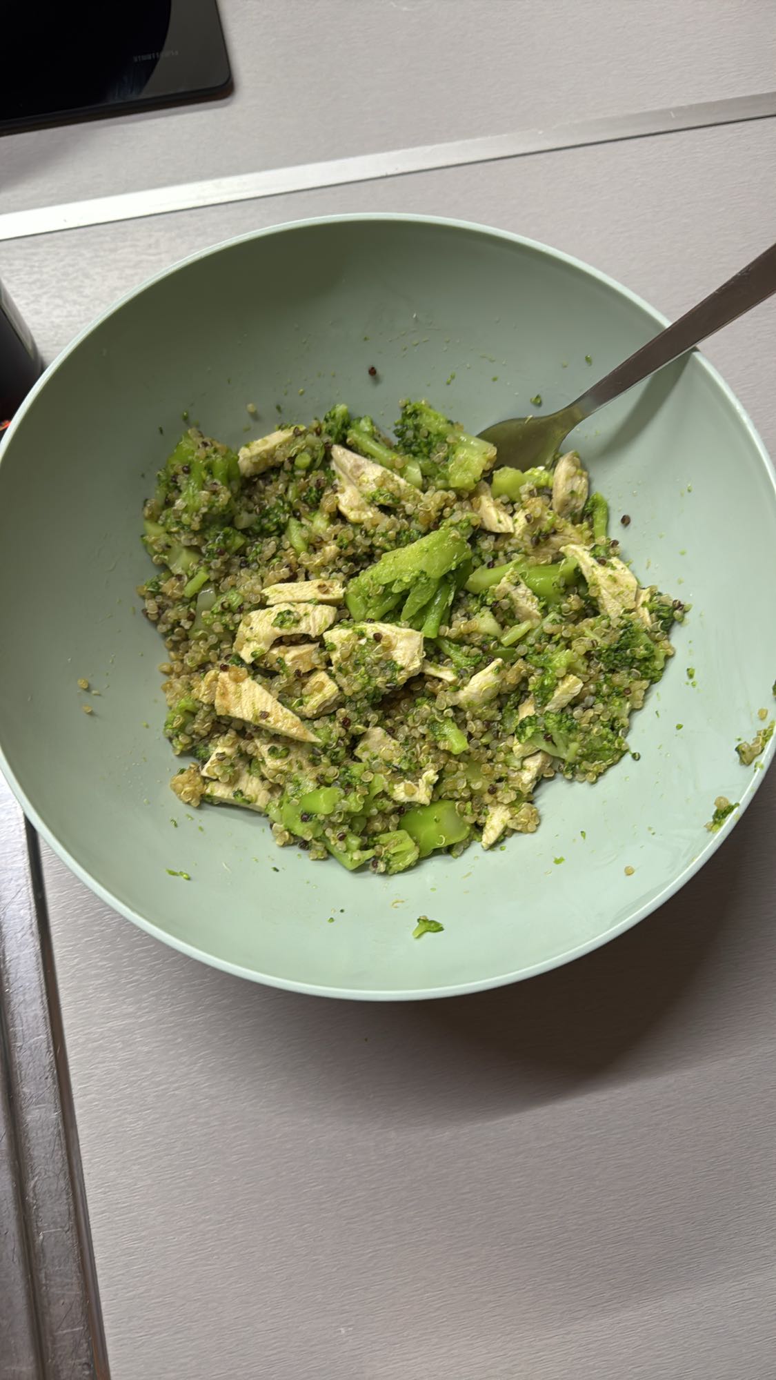 Pollo con quinoa y brócoli