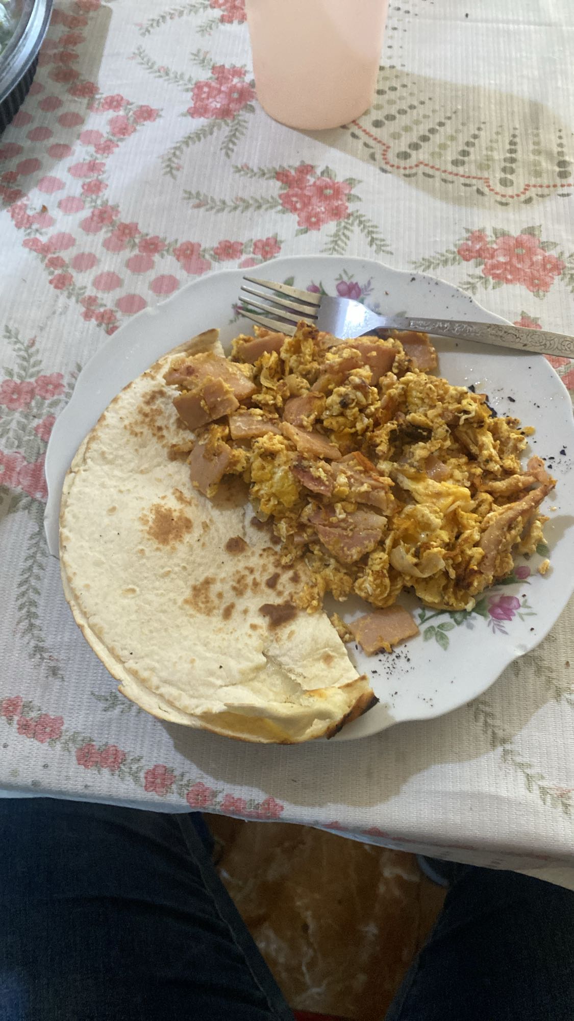 Huevos con jamón y tortilla