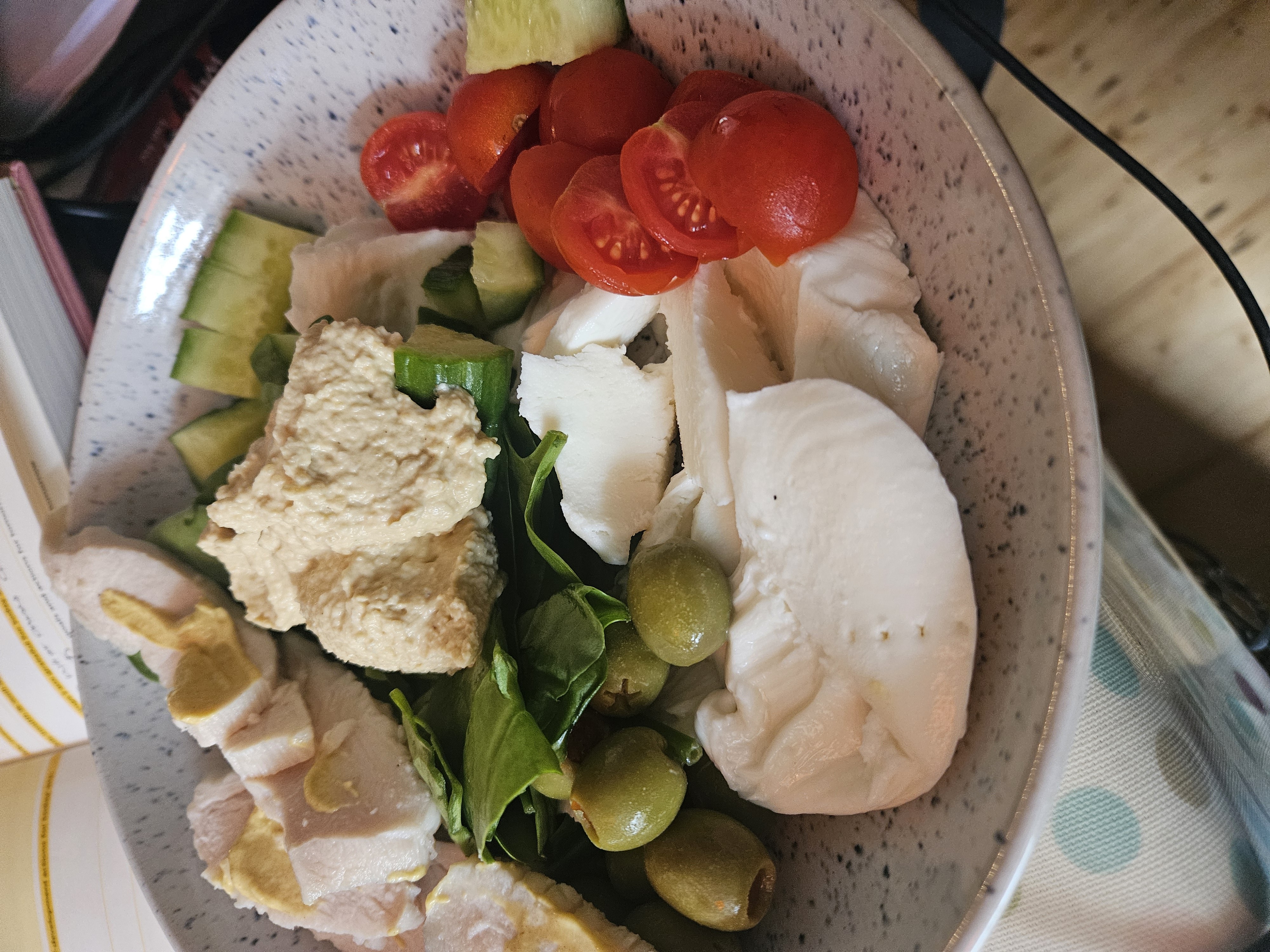 Chicken Mozzarella Salad Bowl