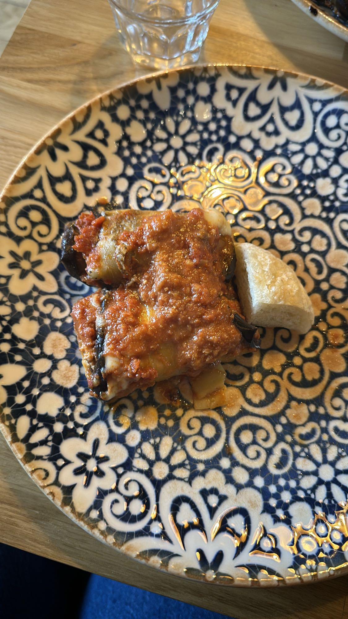 Rulouri vinete cu sos roșii