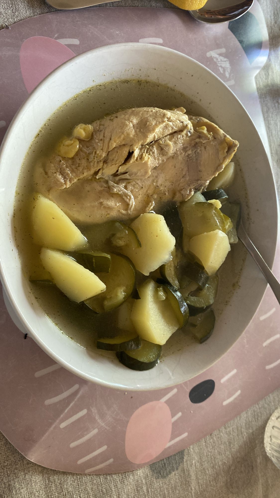 Sopa de pollo con verduras