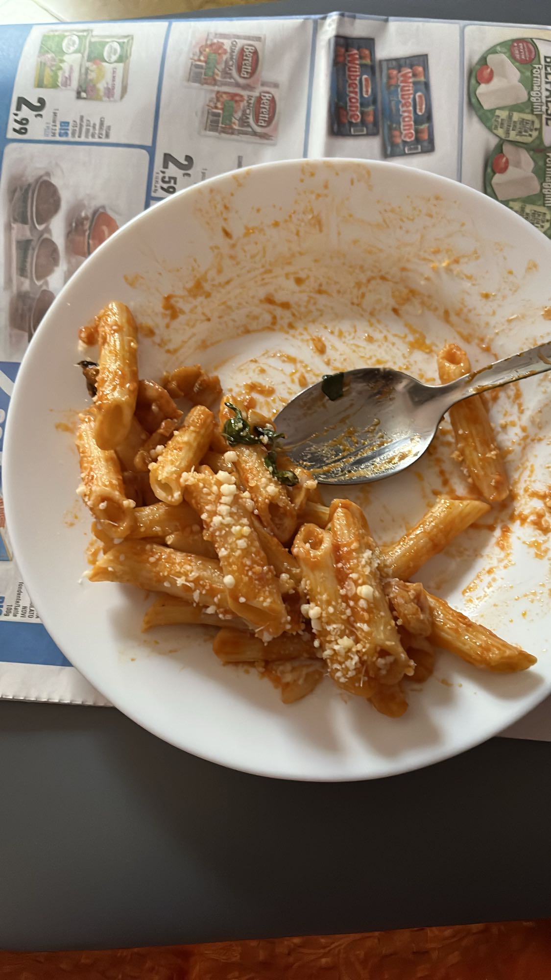 Pasta con salsa roja