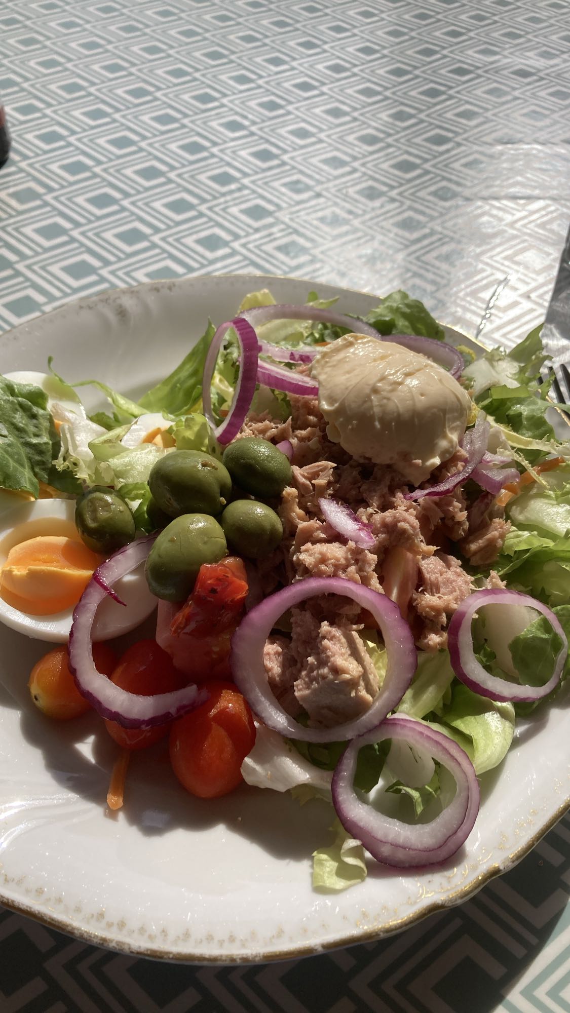 Tonfisksallad tallrik