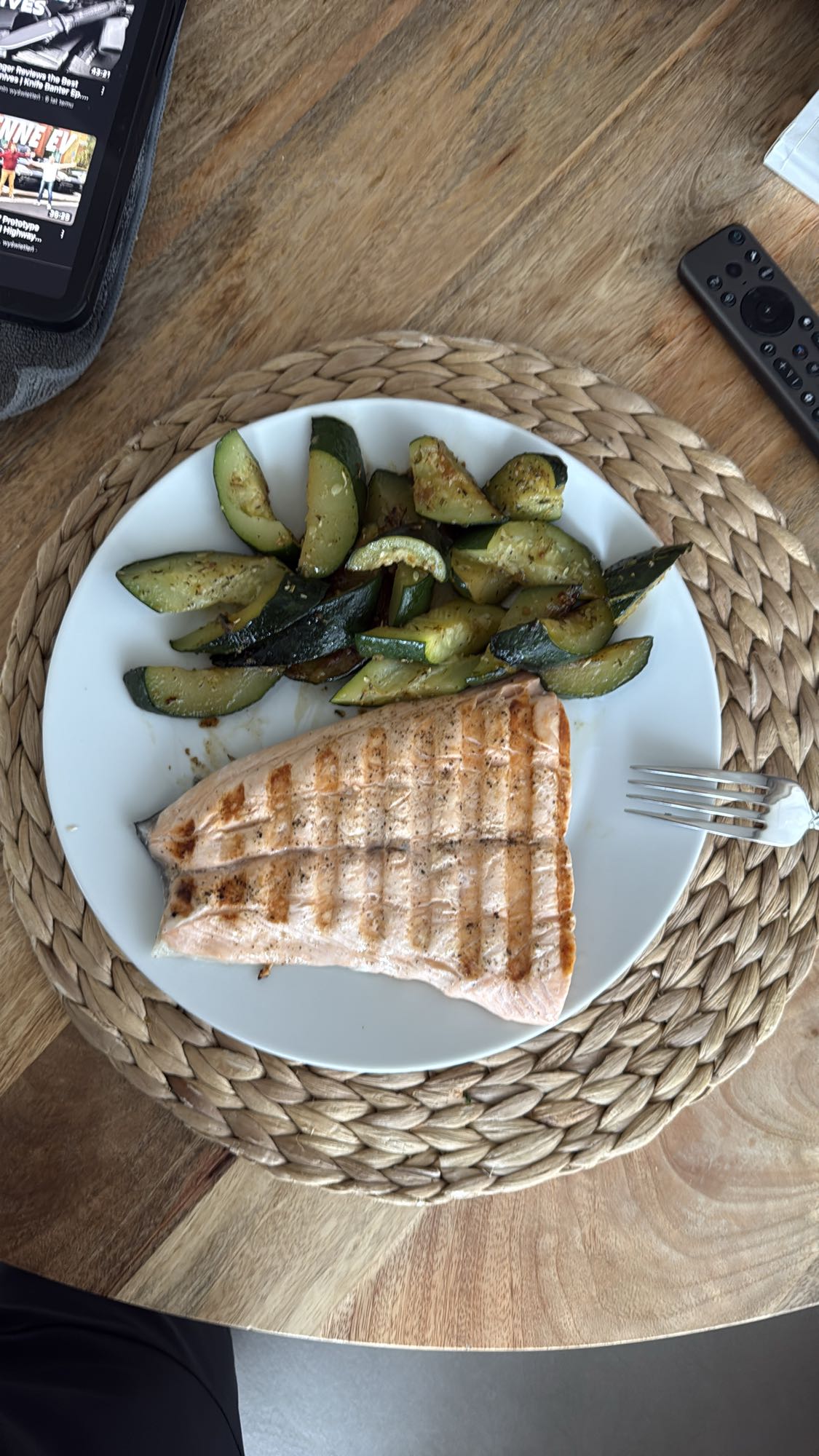 Grillowany łosoś z cukinią