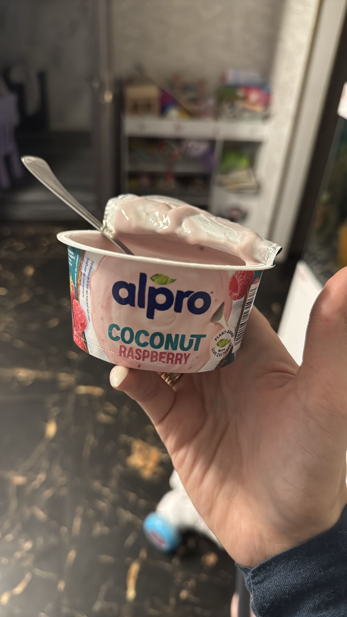 Кокосово-малиновый йогурт