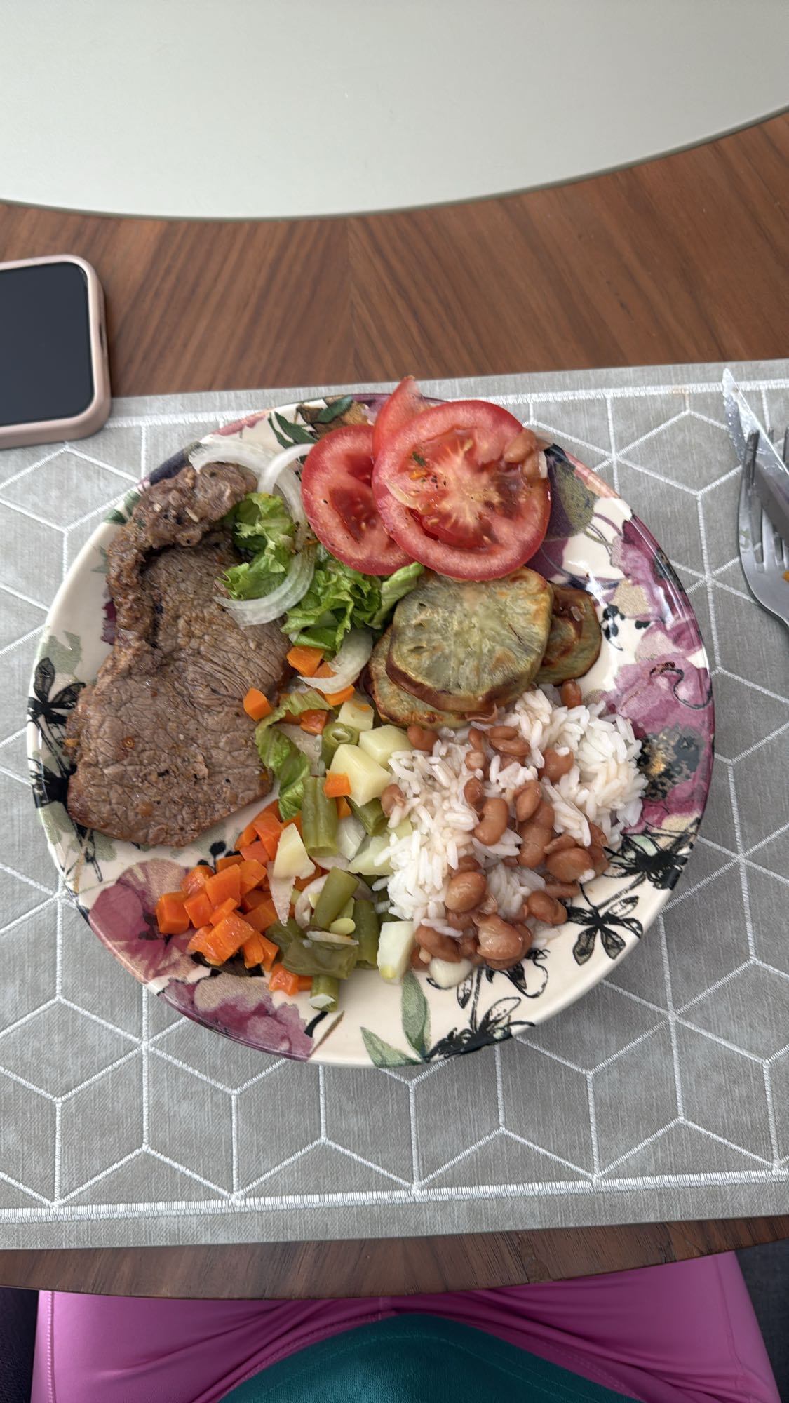 Prato com carne e legumes