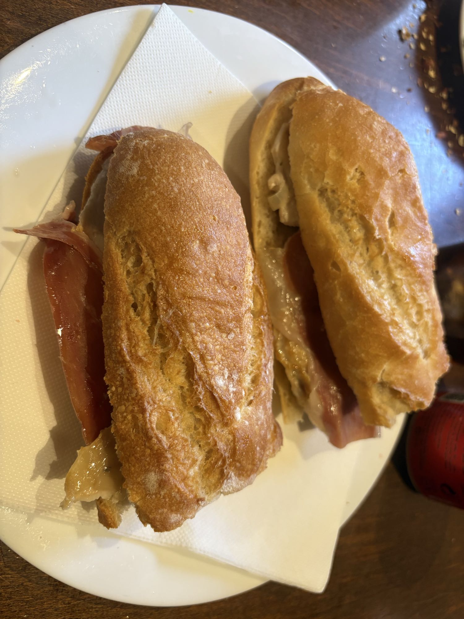 Bocadillo de jamón y pechuga de pollo