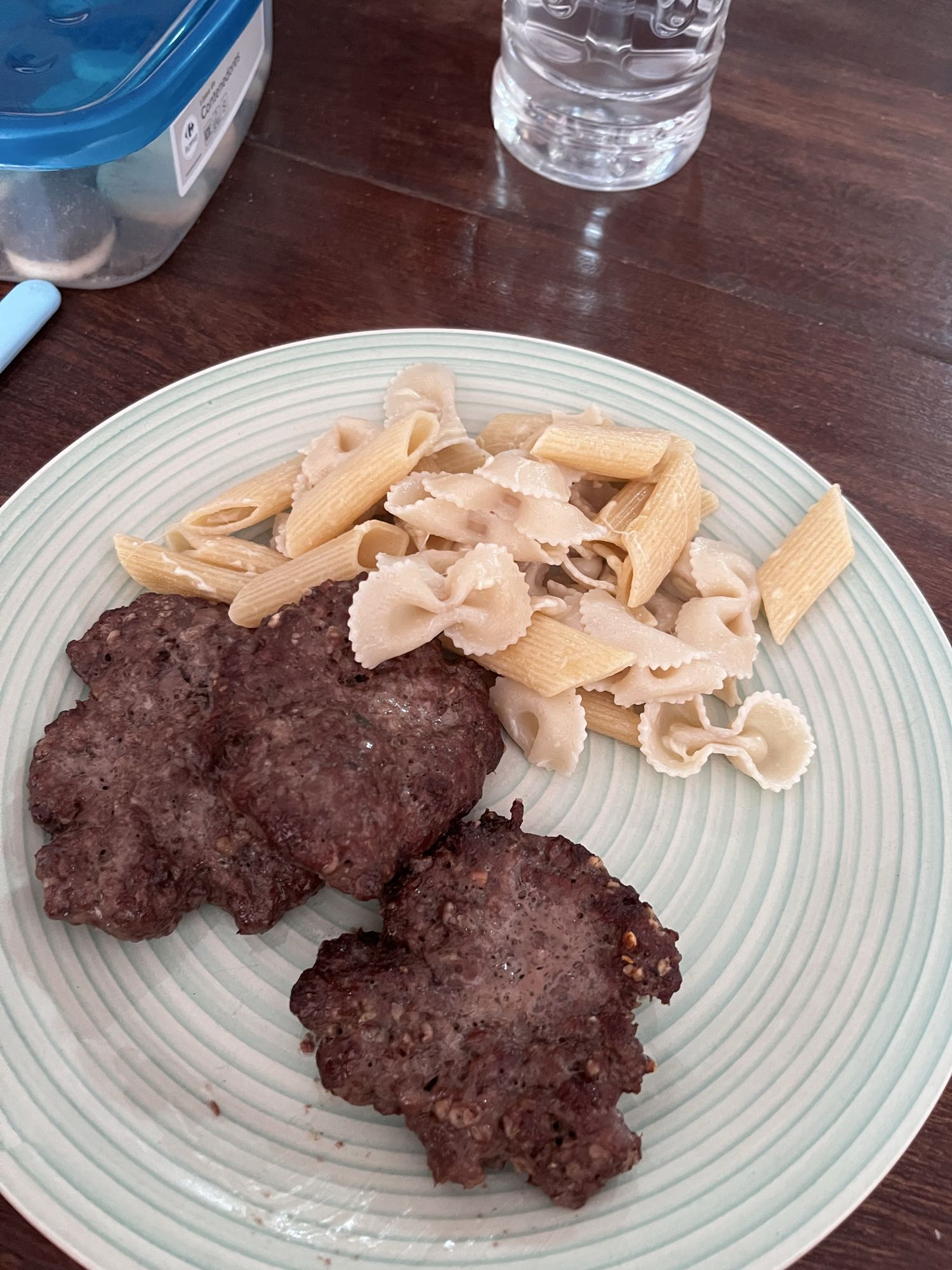 Hamburguesas con pasta
