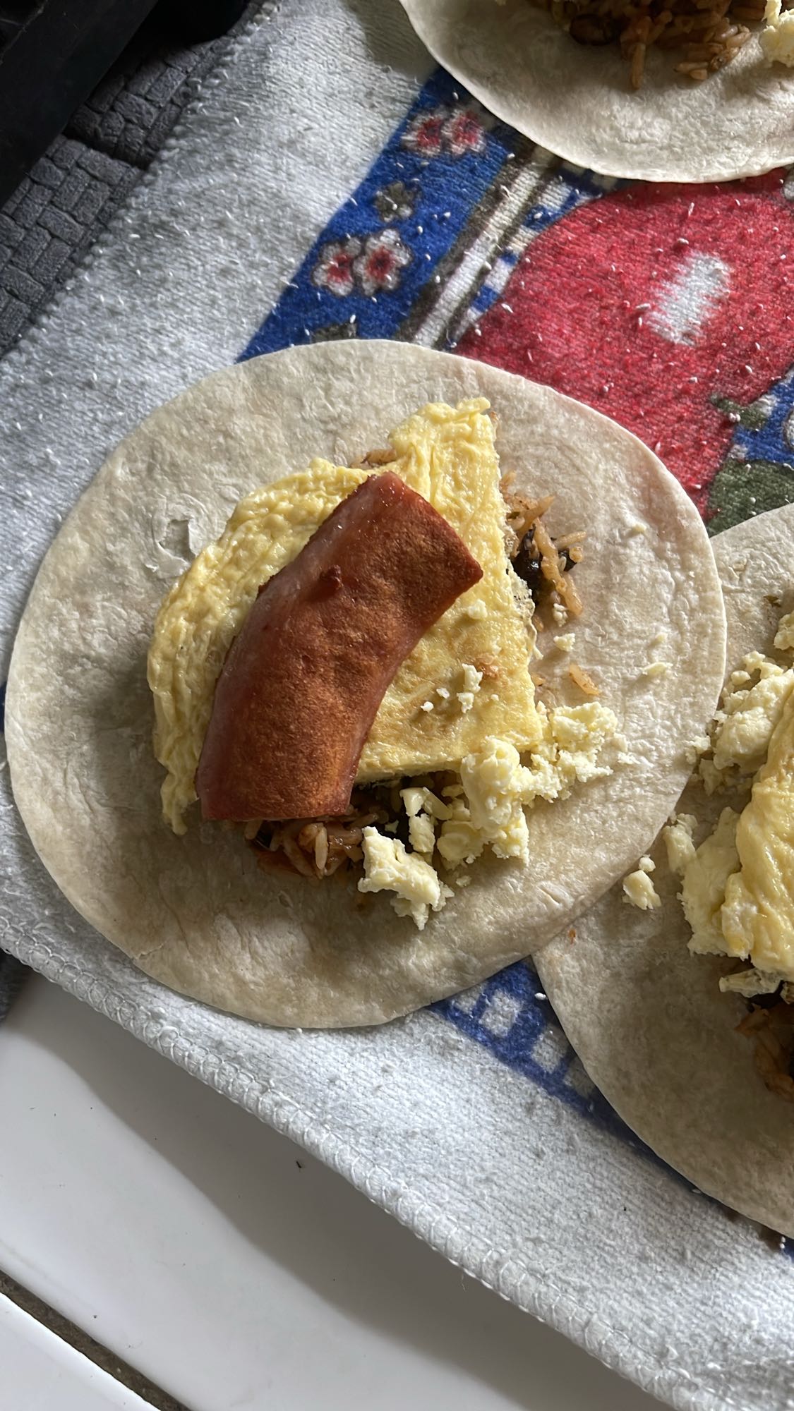 taco de huevo y salchicha