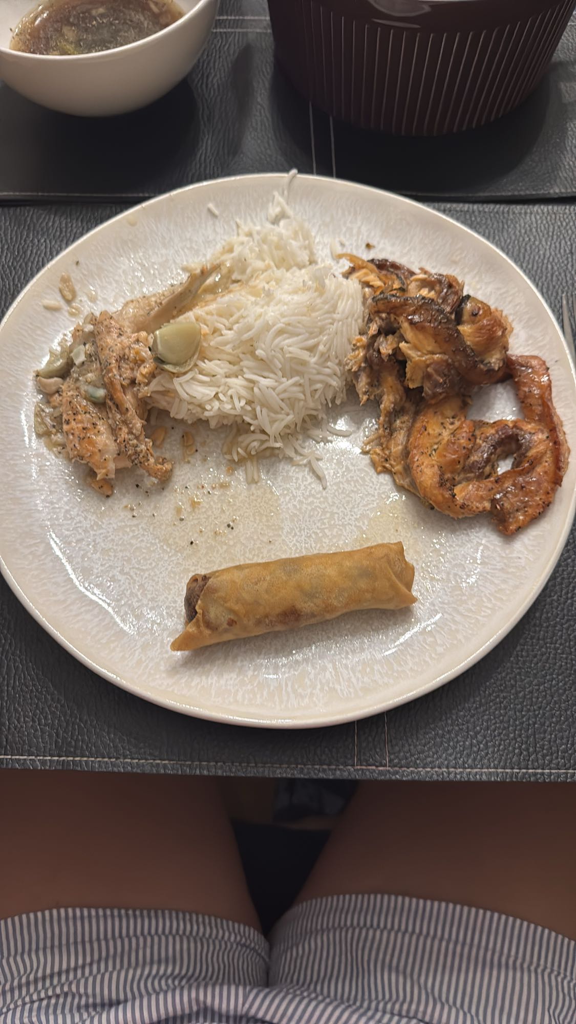 Ris, kyckling och vårrulle