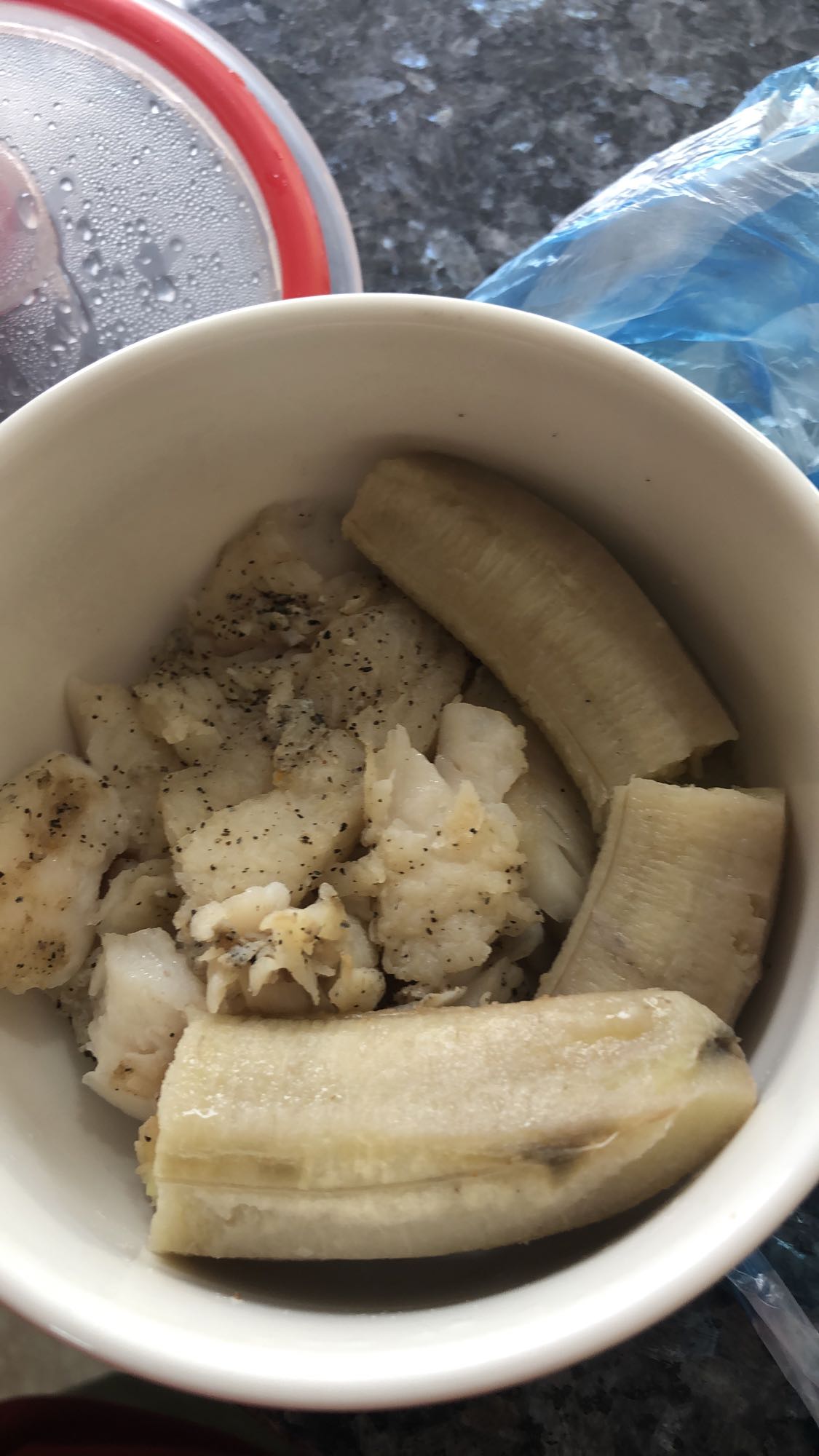 pescado al vapor con guineo verde