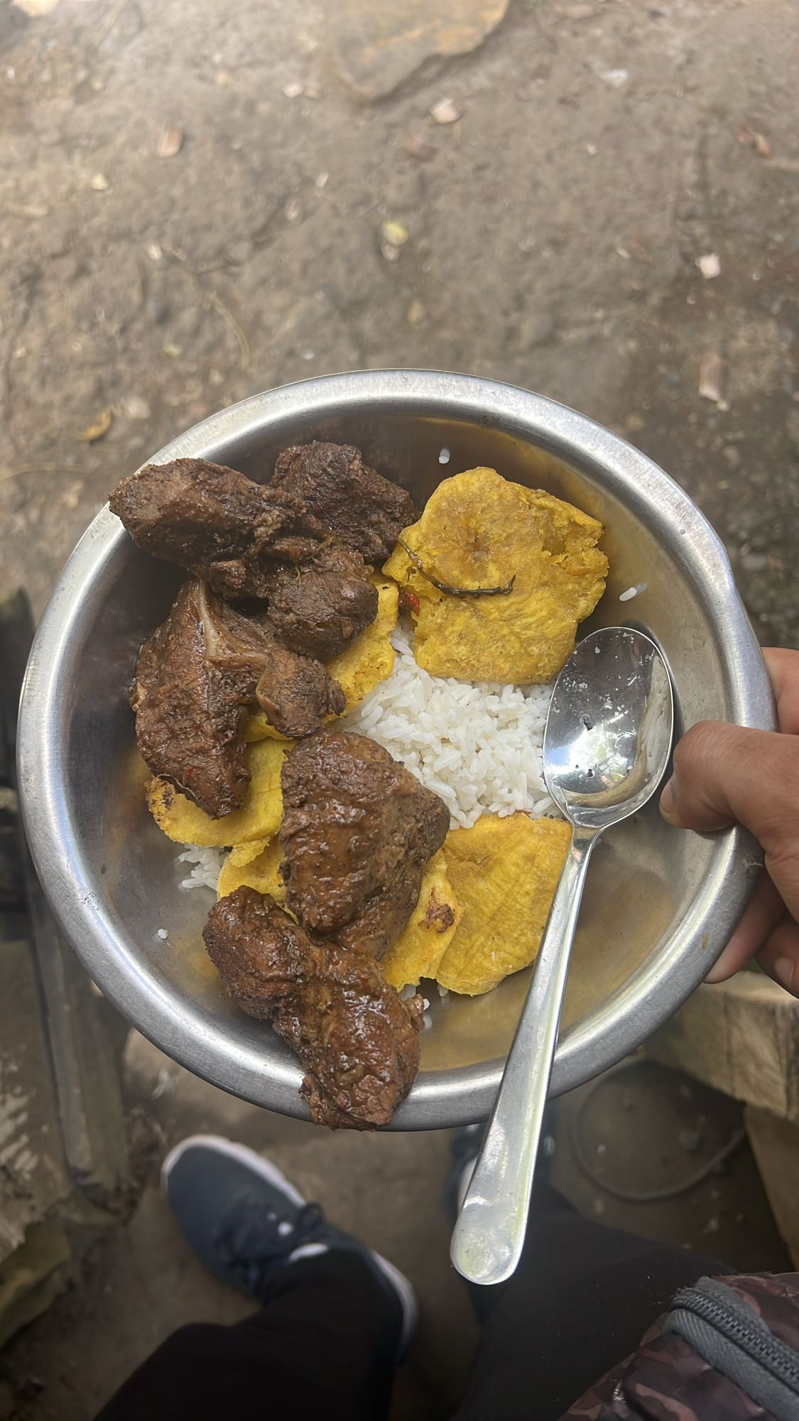 Carne, arroz y patacones
