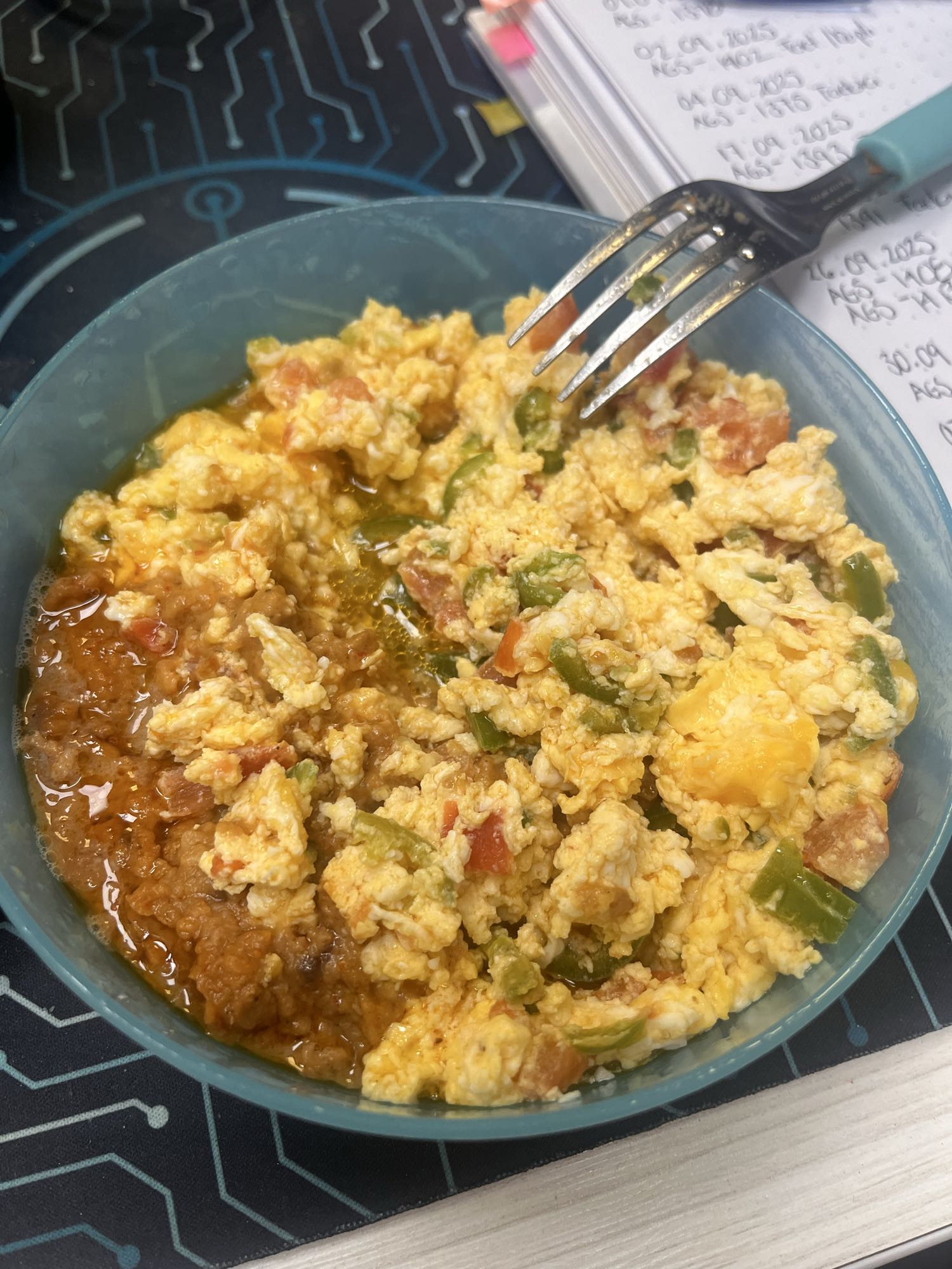 Huevos revueltos con salsa