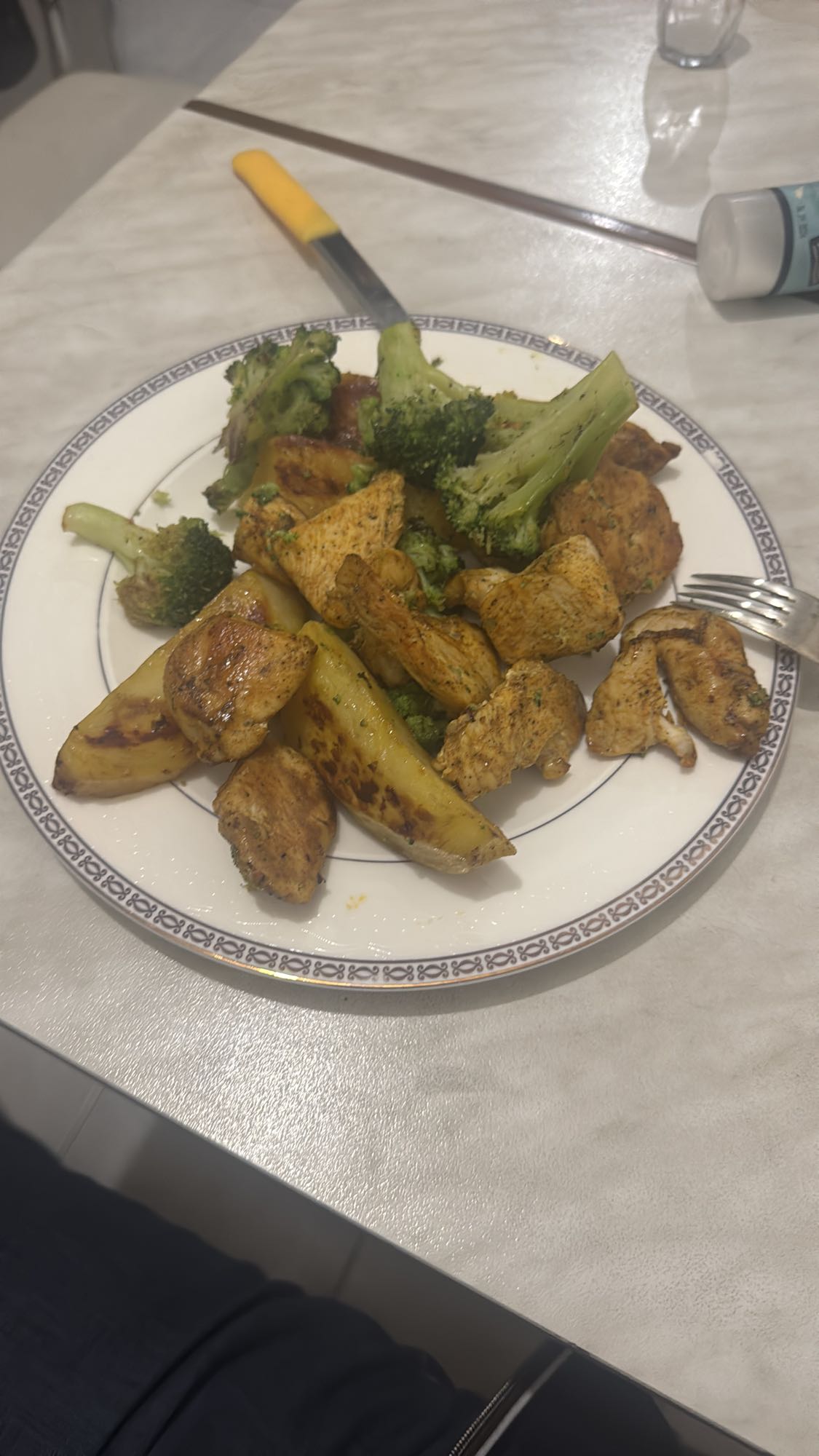 Курица с картофелем и брокколи