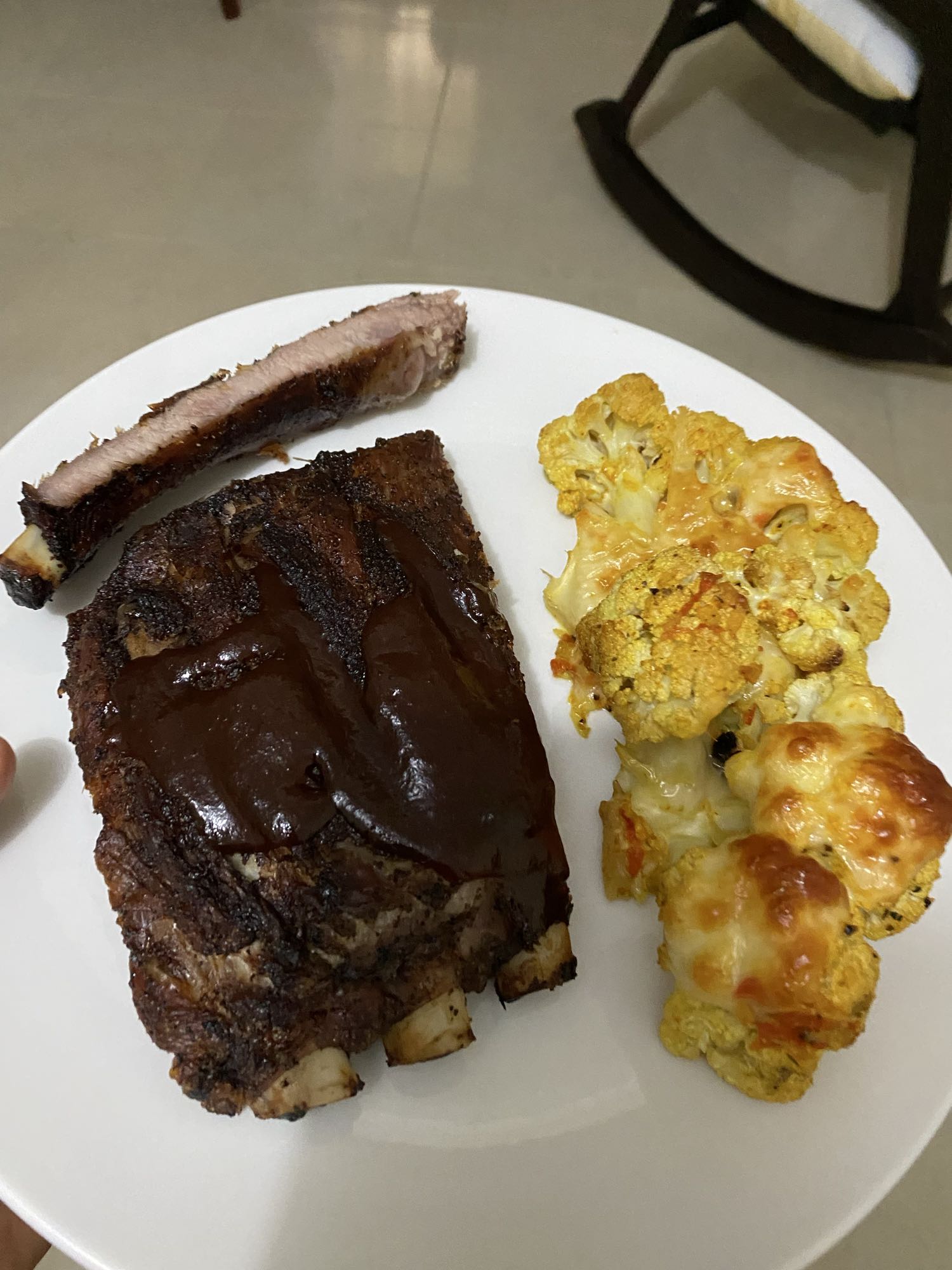 Costillas con coliflor