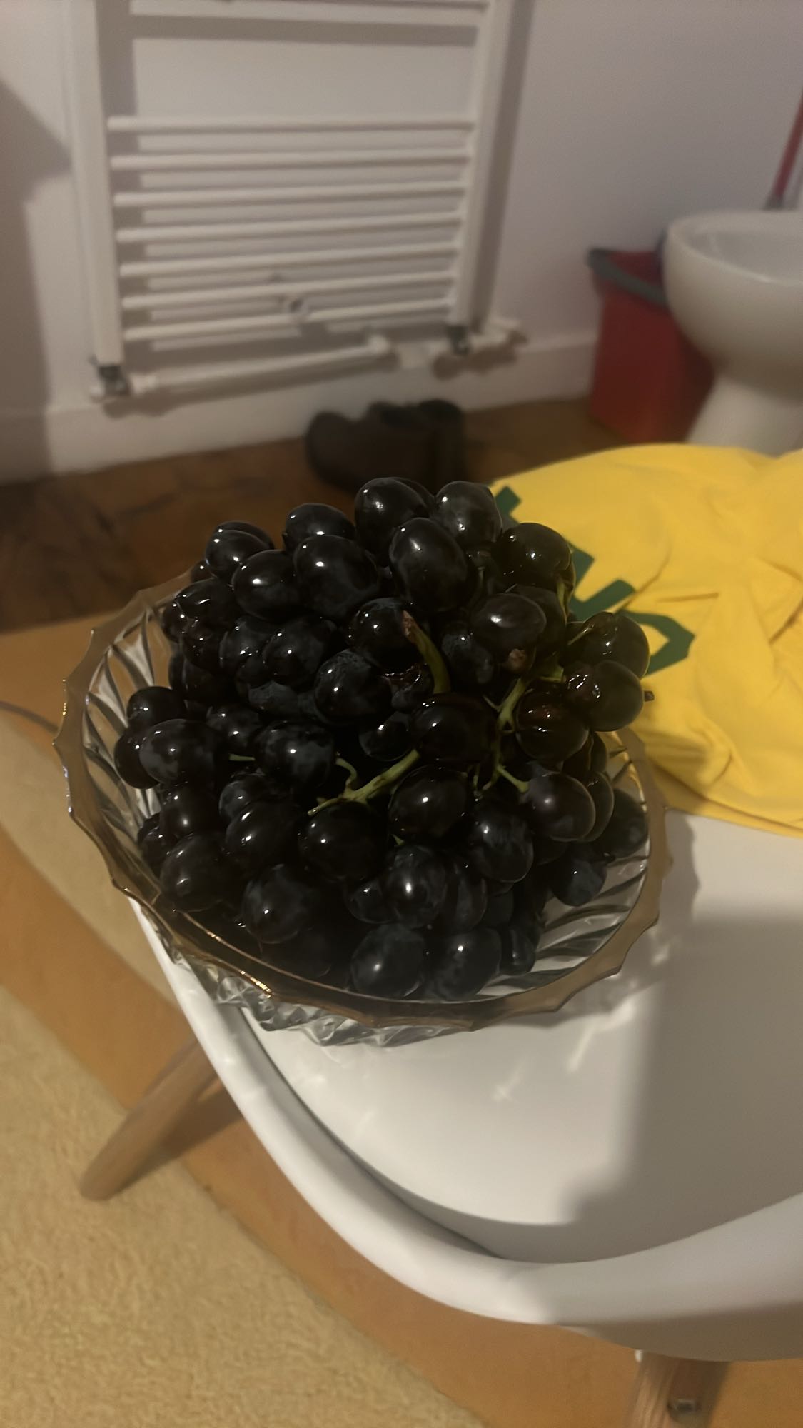 Struguri negri proaspeți