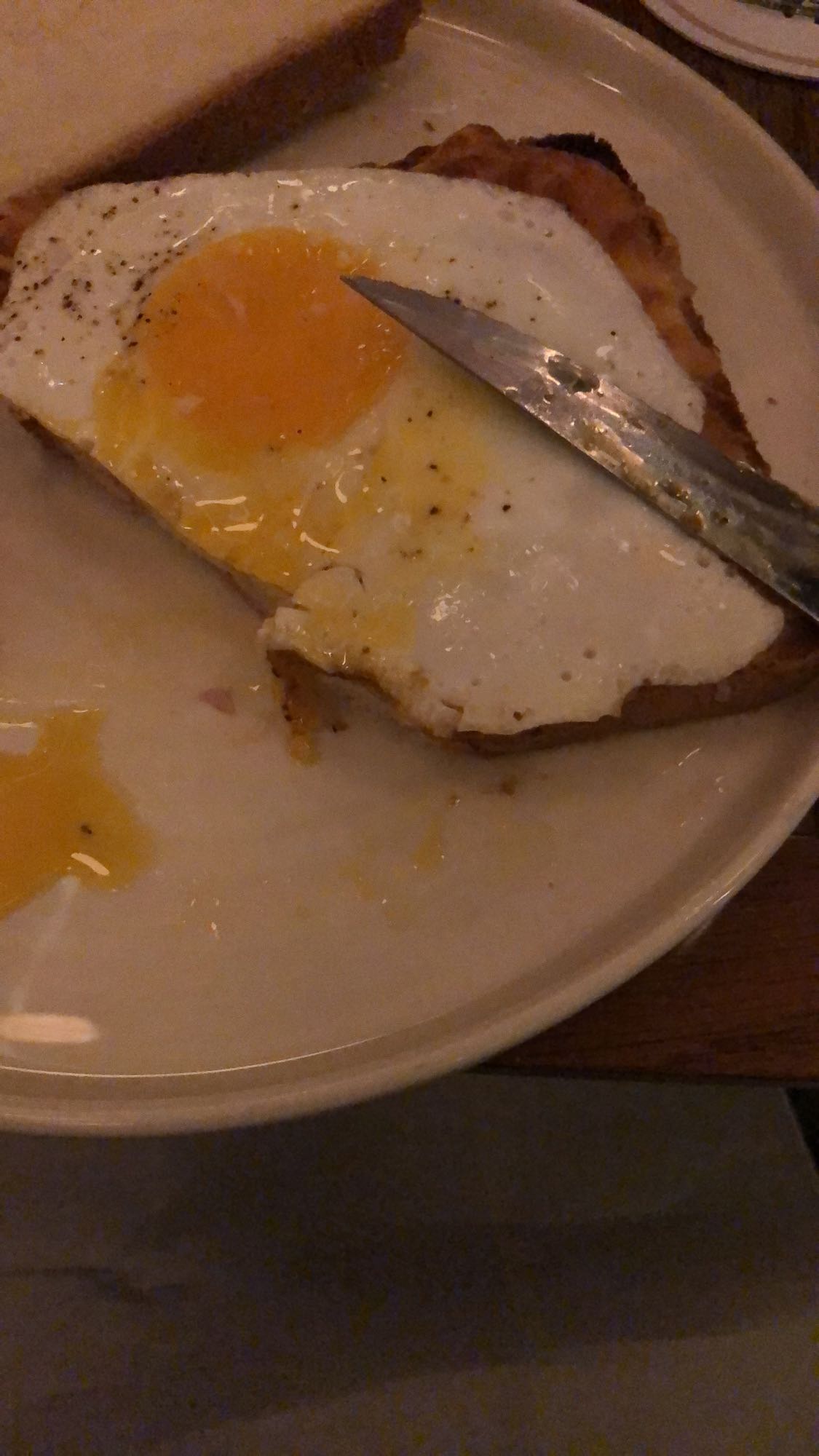 Oeuf sur pain grillé