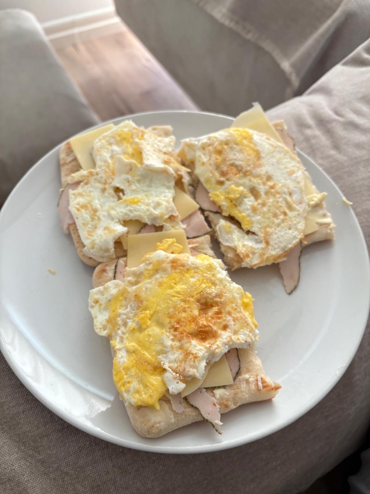 Äggmackor med kalkon & ost