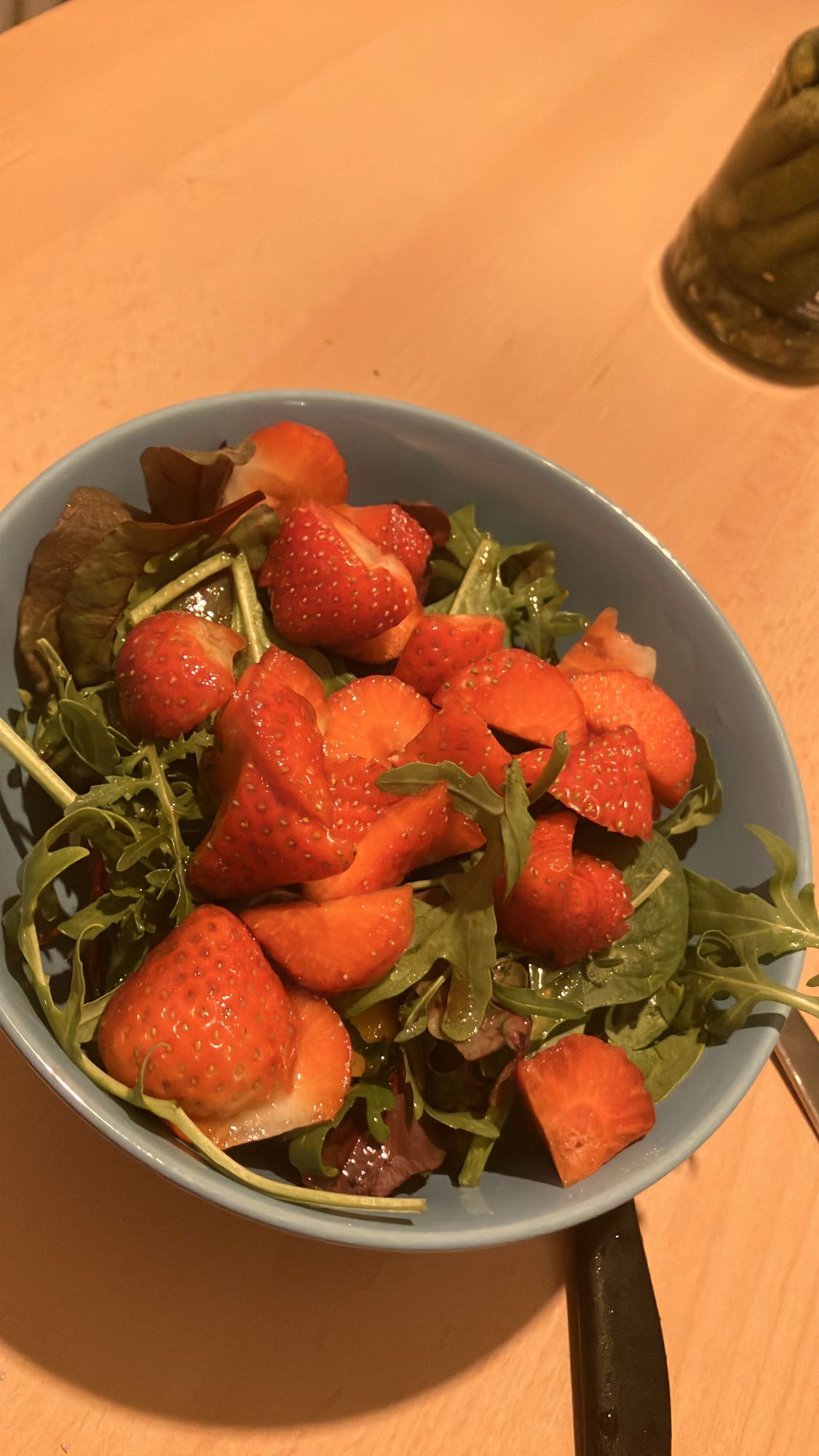 Salada de morango e folhas