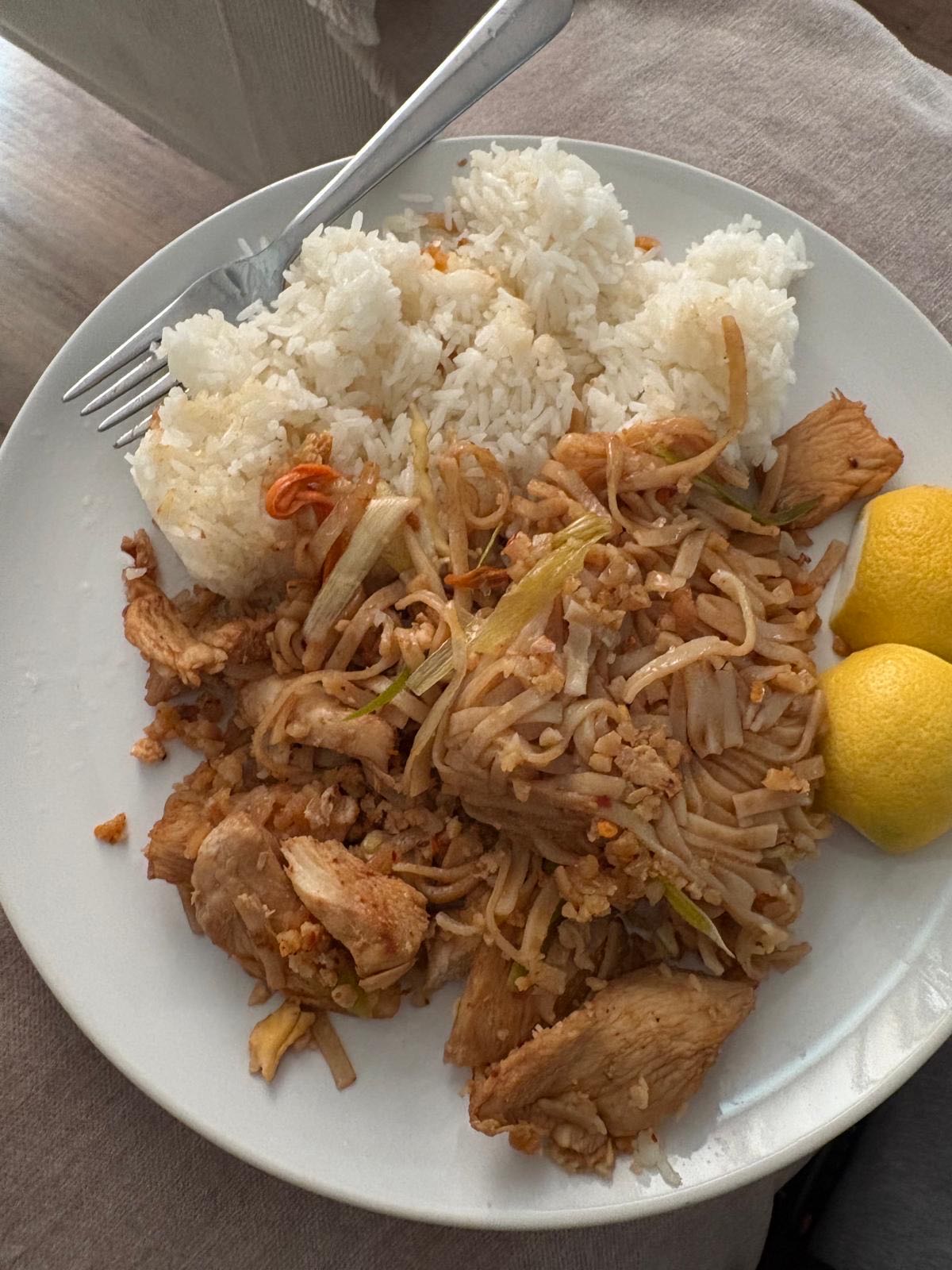 Kyckling med risnudlar