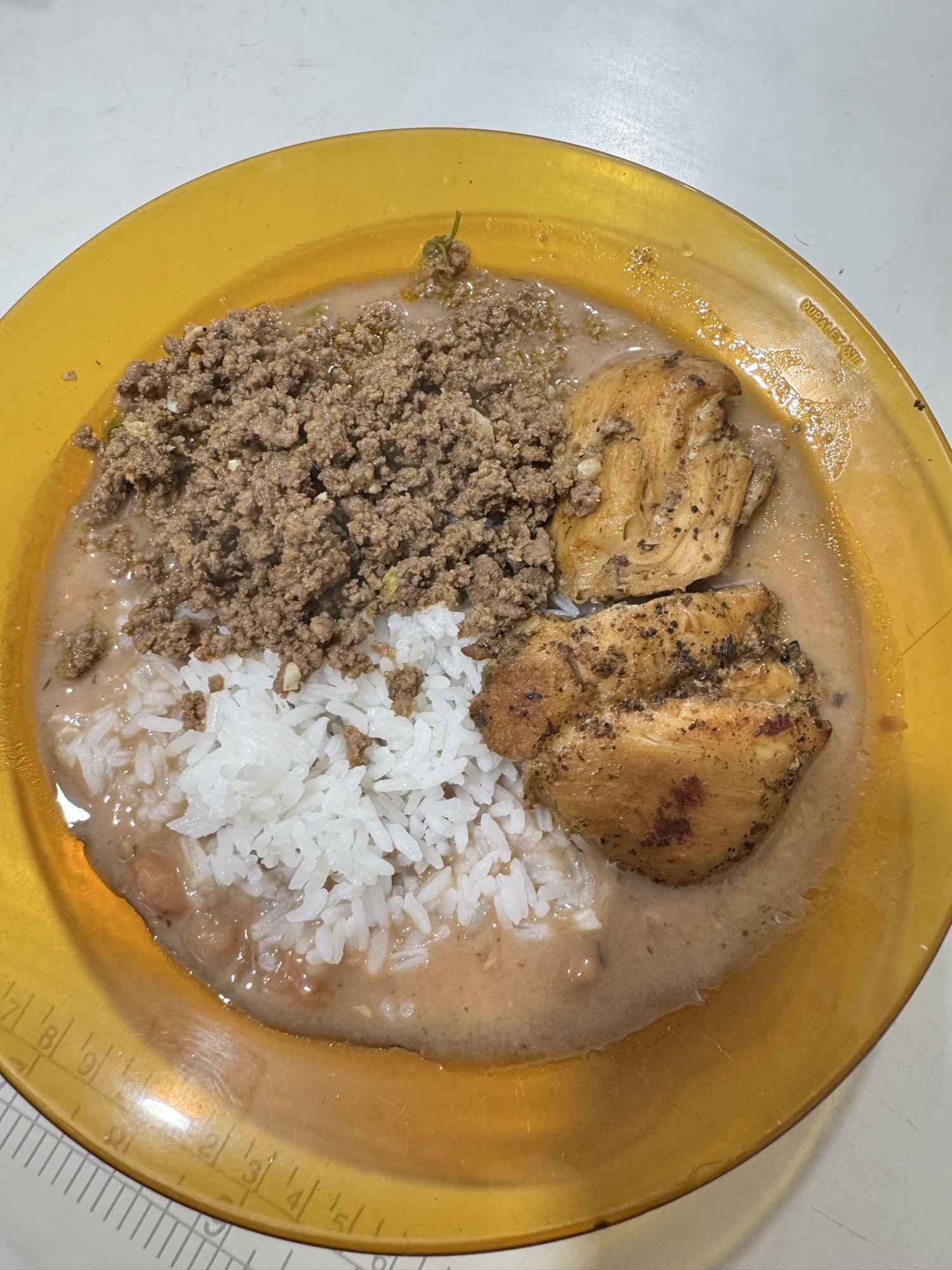 Arroz, feijão, carne e frango