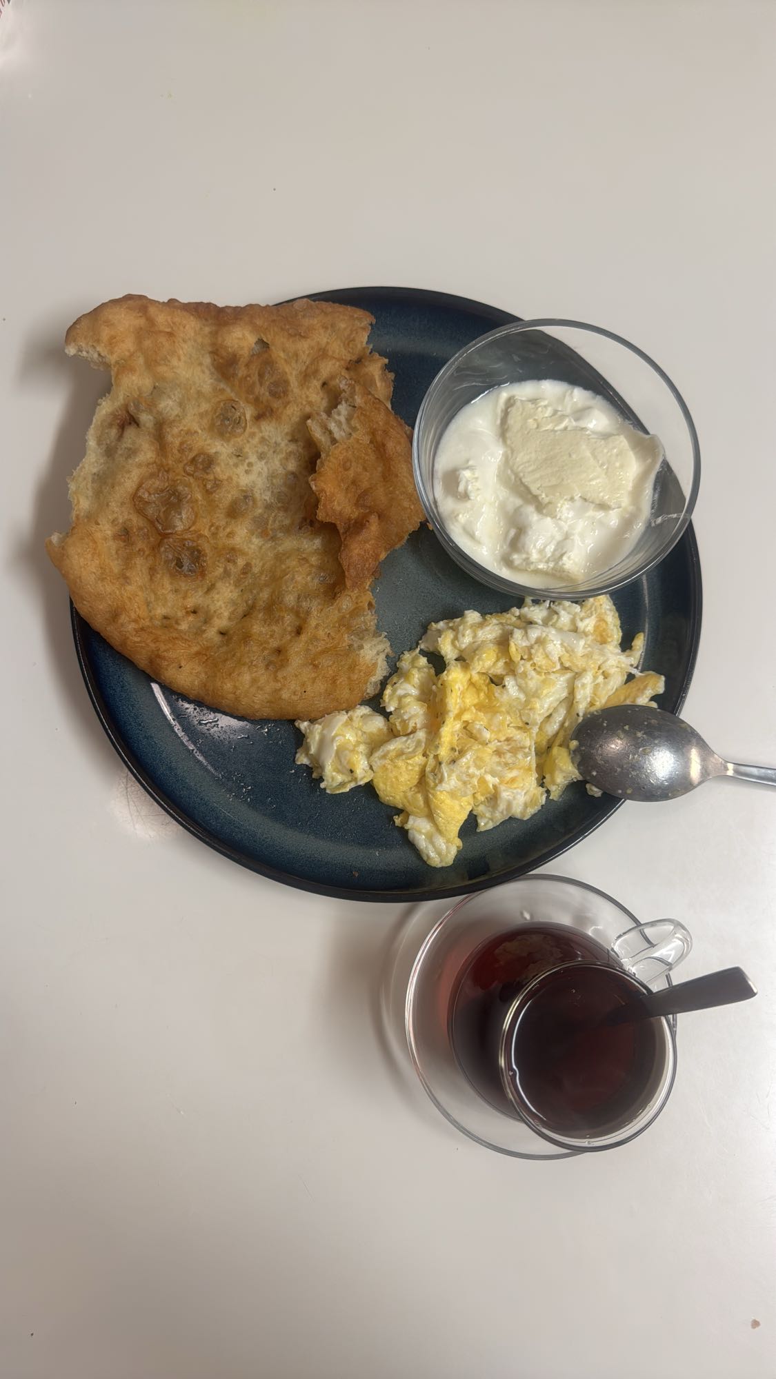 Frukost med bröd och ägg