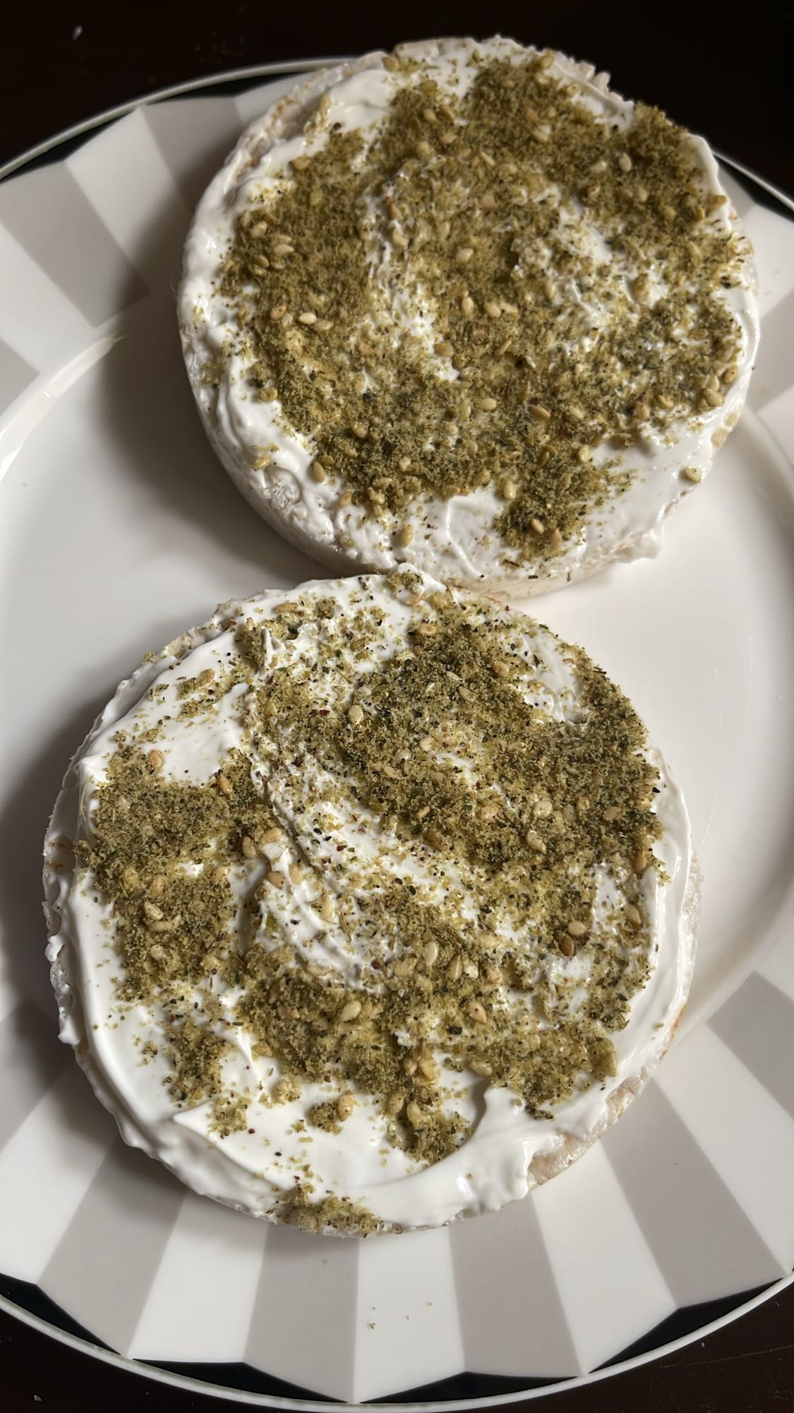 Rice cakes with labneh