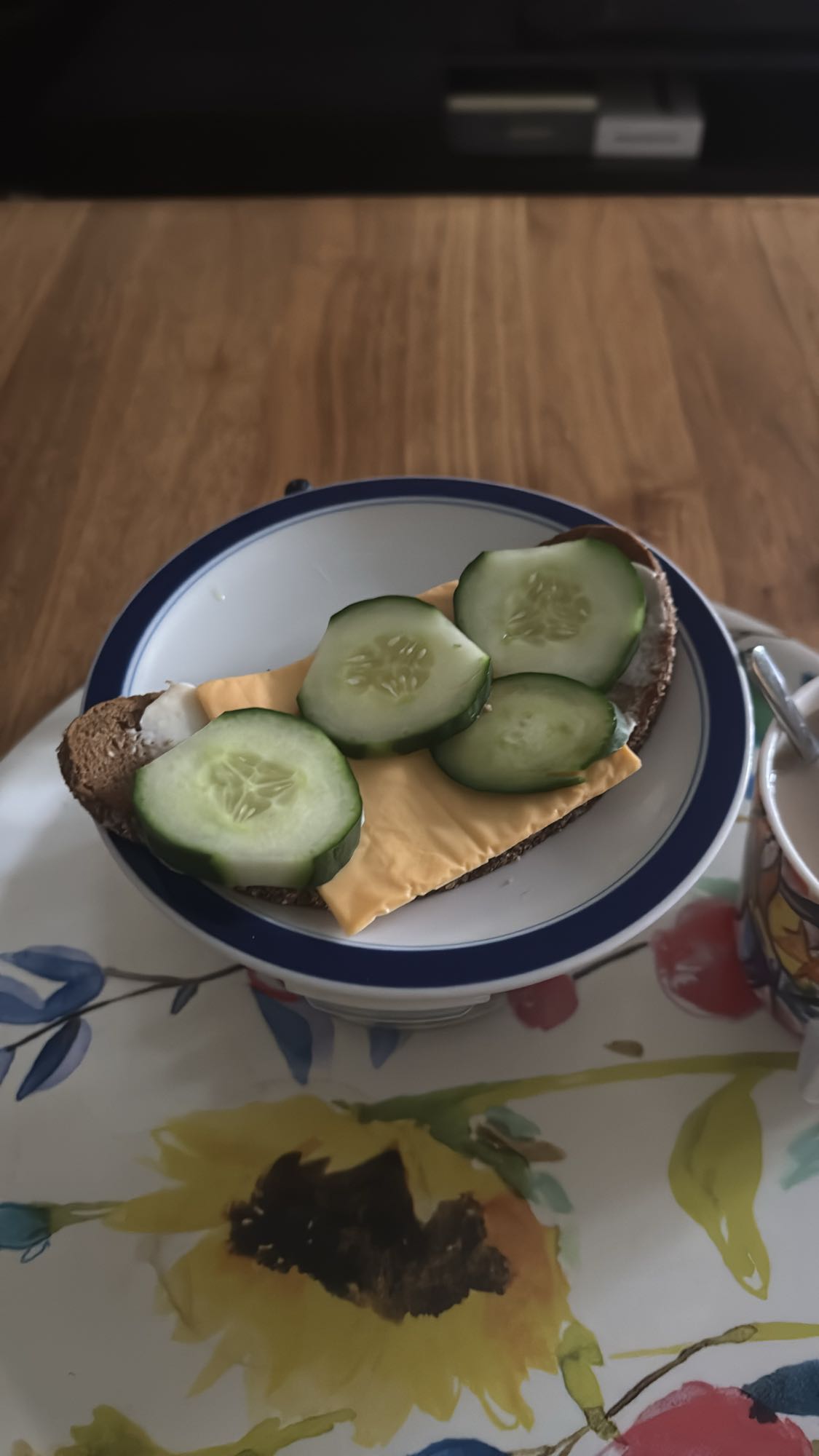 Ostsmörgås med gurka