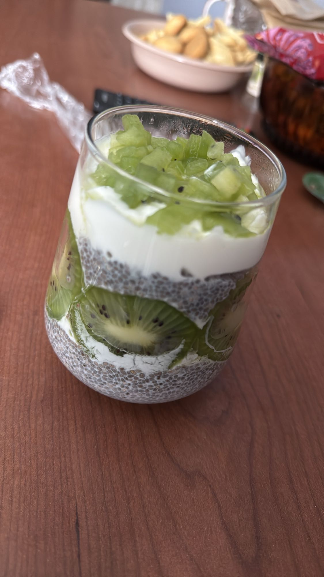 Чиа пудинг с киви и йогуртом