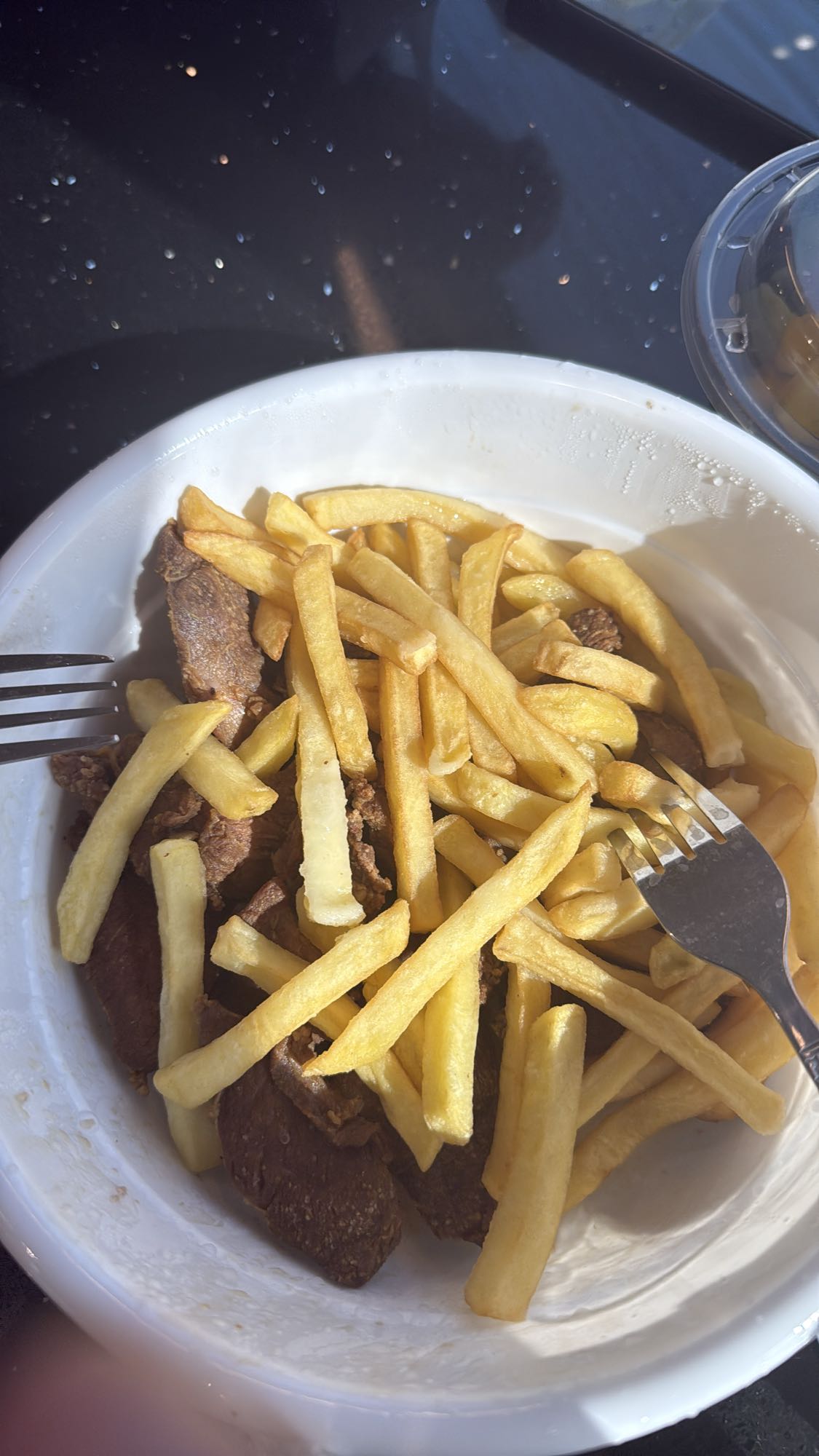 картофель фри с говядиной