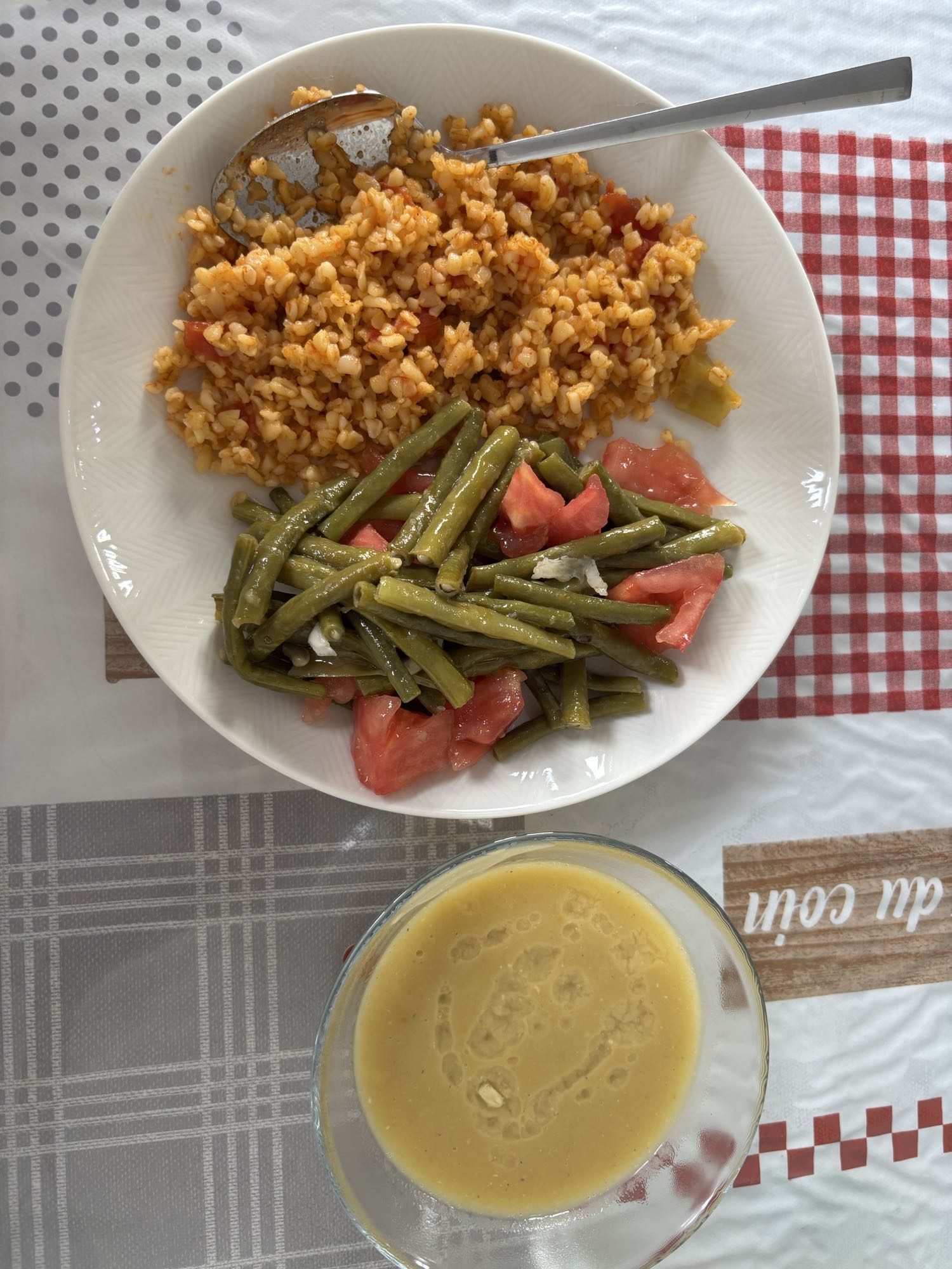 Mercimek çorbası ve zeytinyağlı tabak