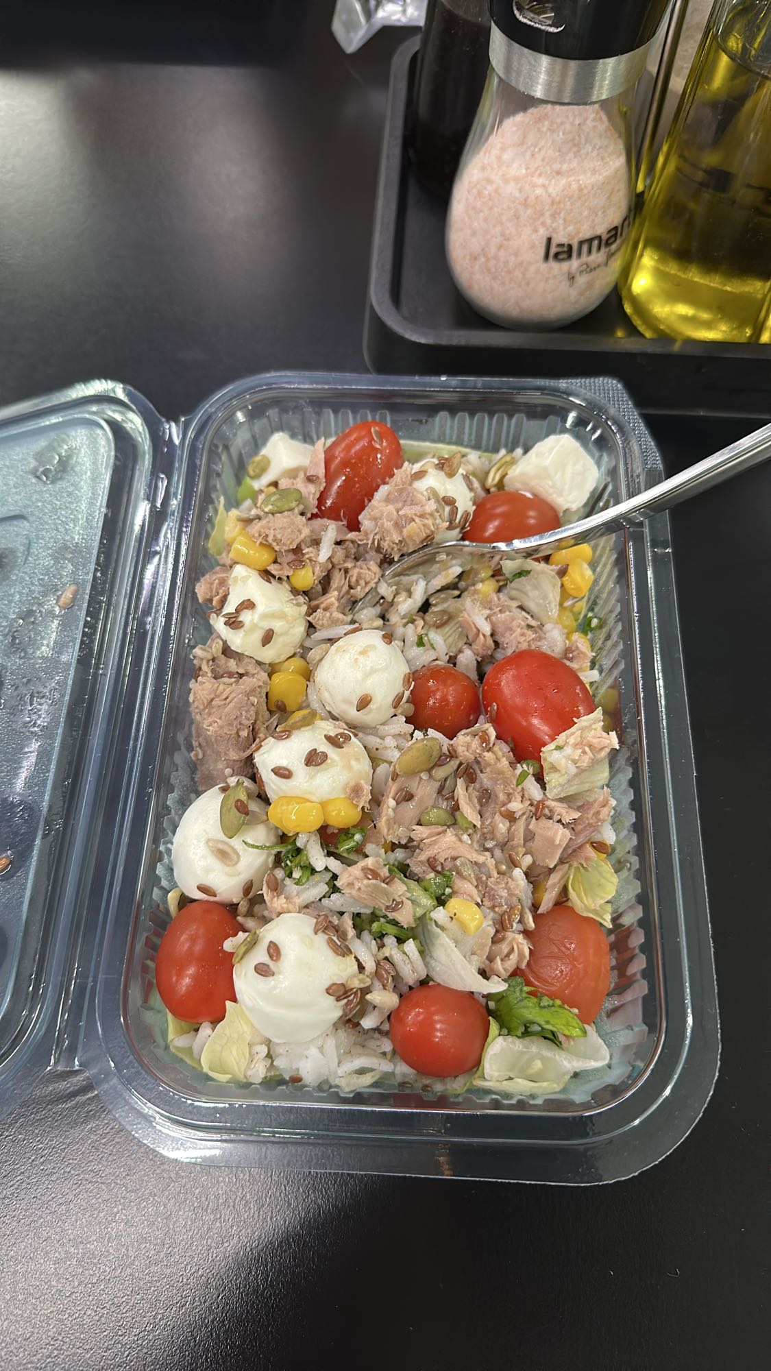 Salată ton cu mozzarella