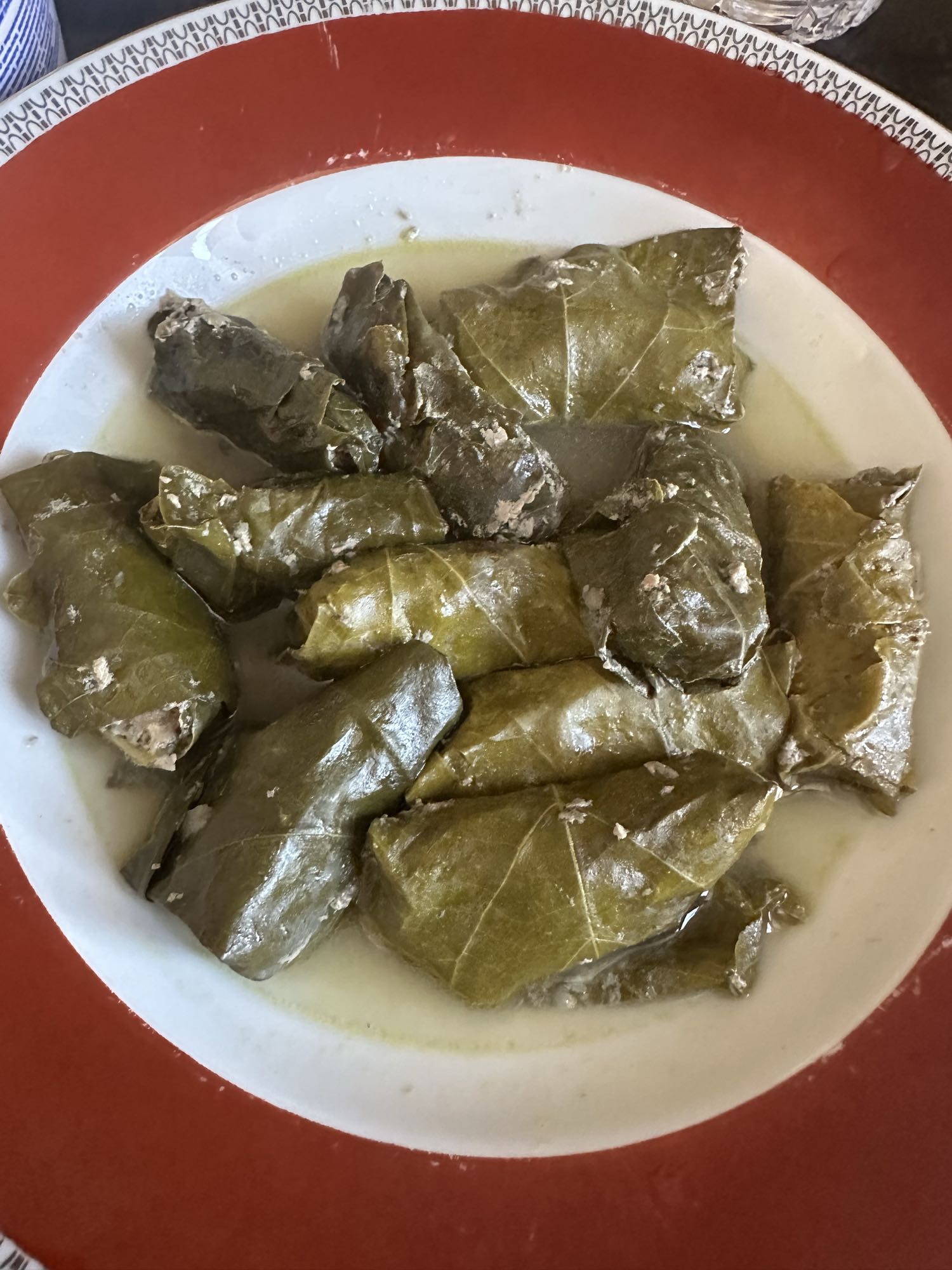 долма в виноградных листьях