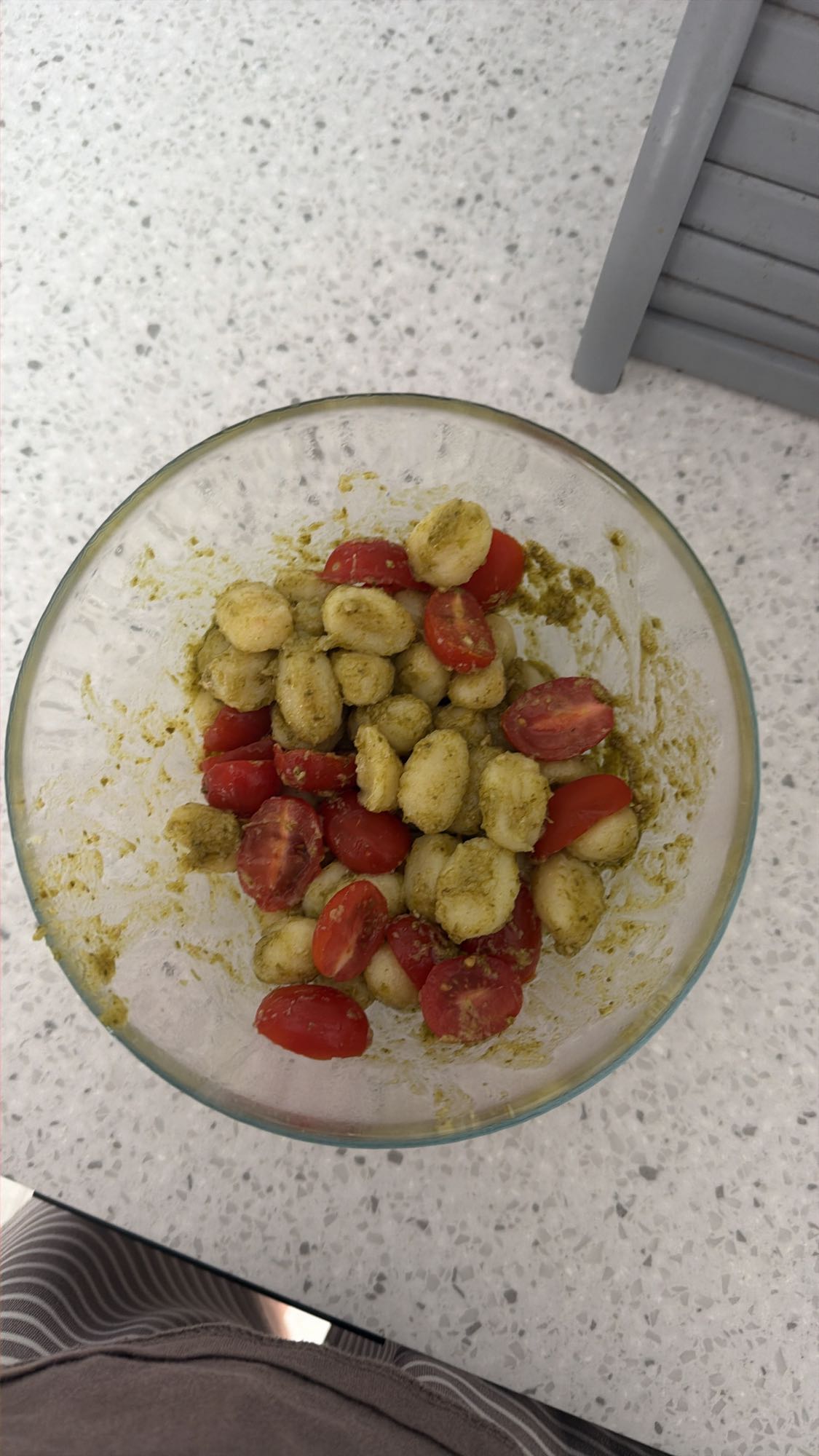 Gnocchi z pesto i pomidorami