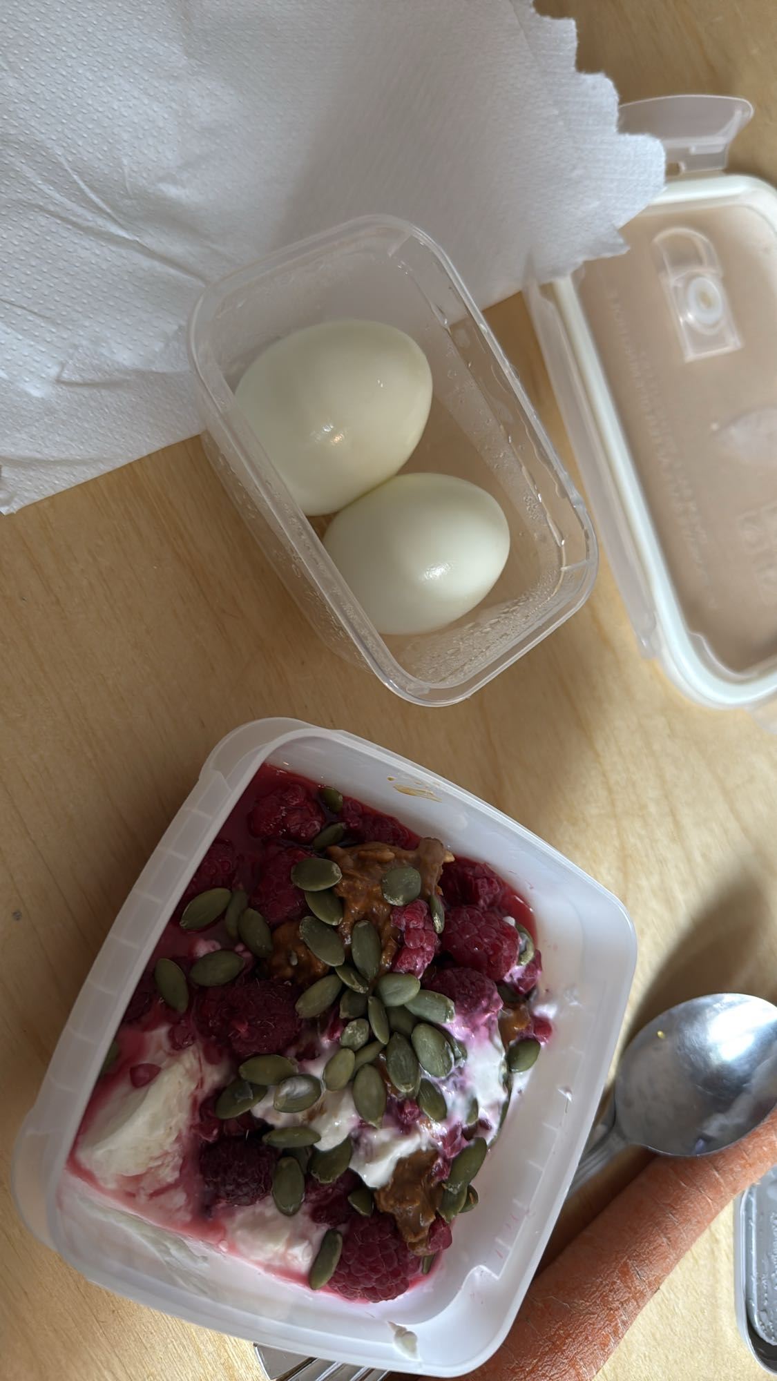 Ägg och yoghurtbägare