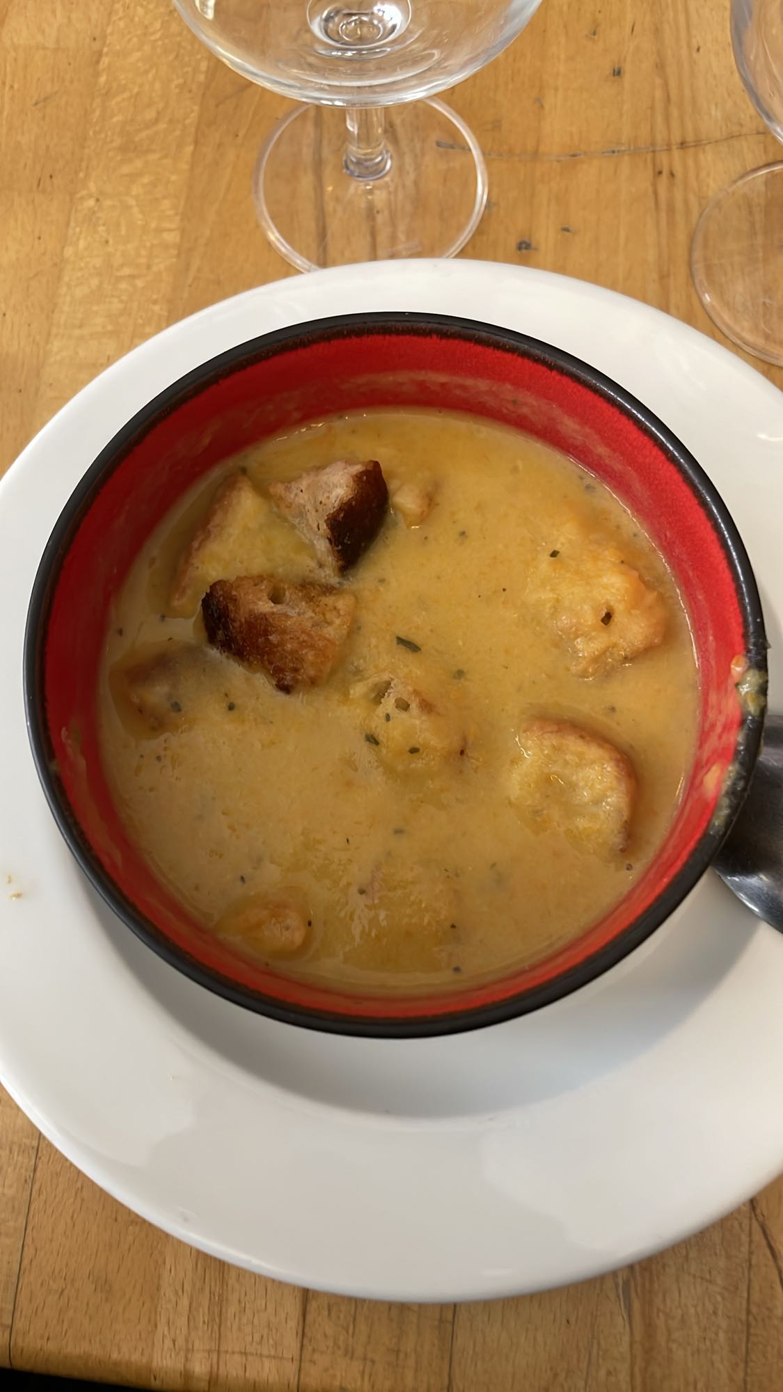 Soupe de légumes avec croûtons