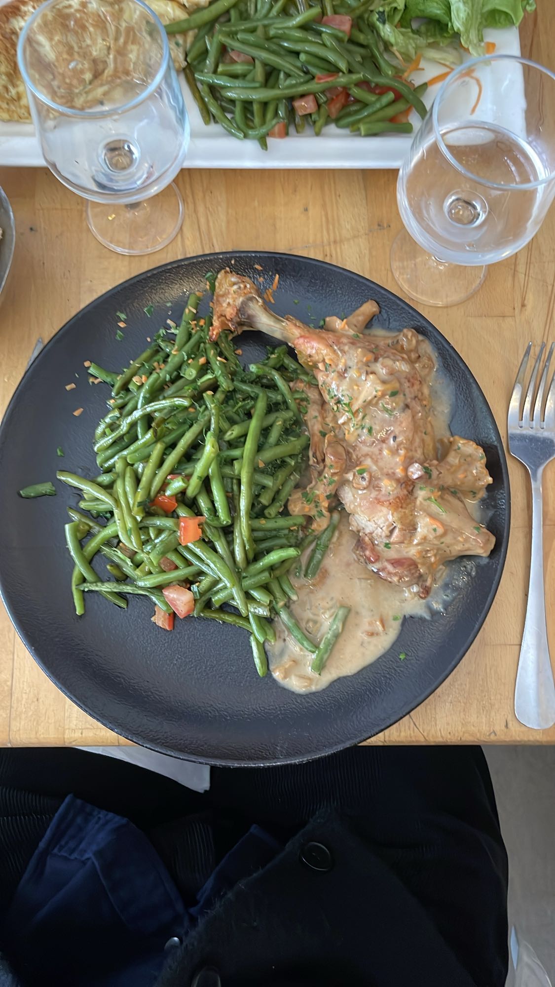 Lapin sauce et haricots verts