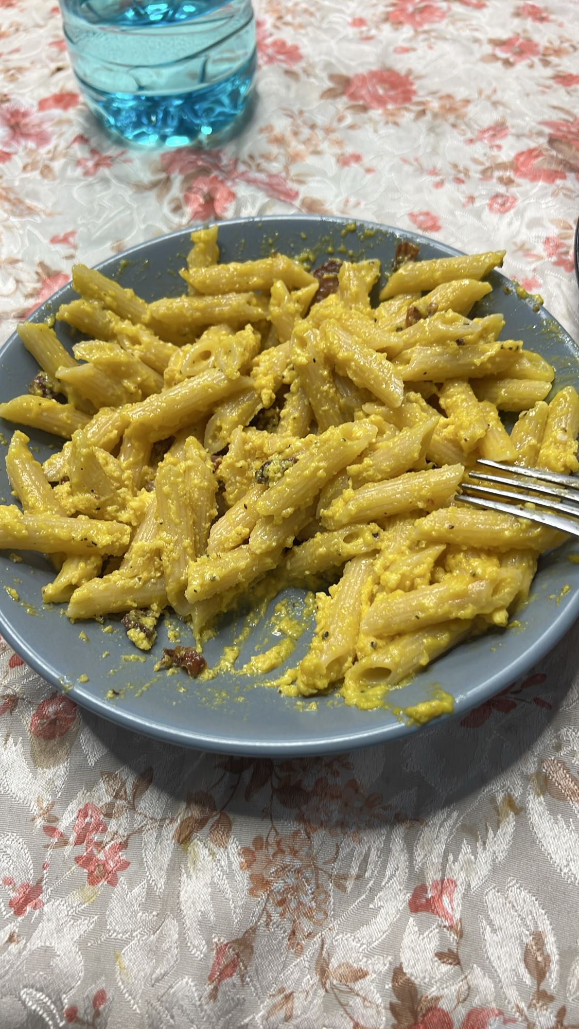 Penne cu ou și brânză