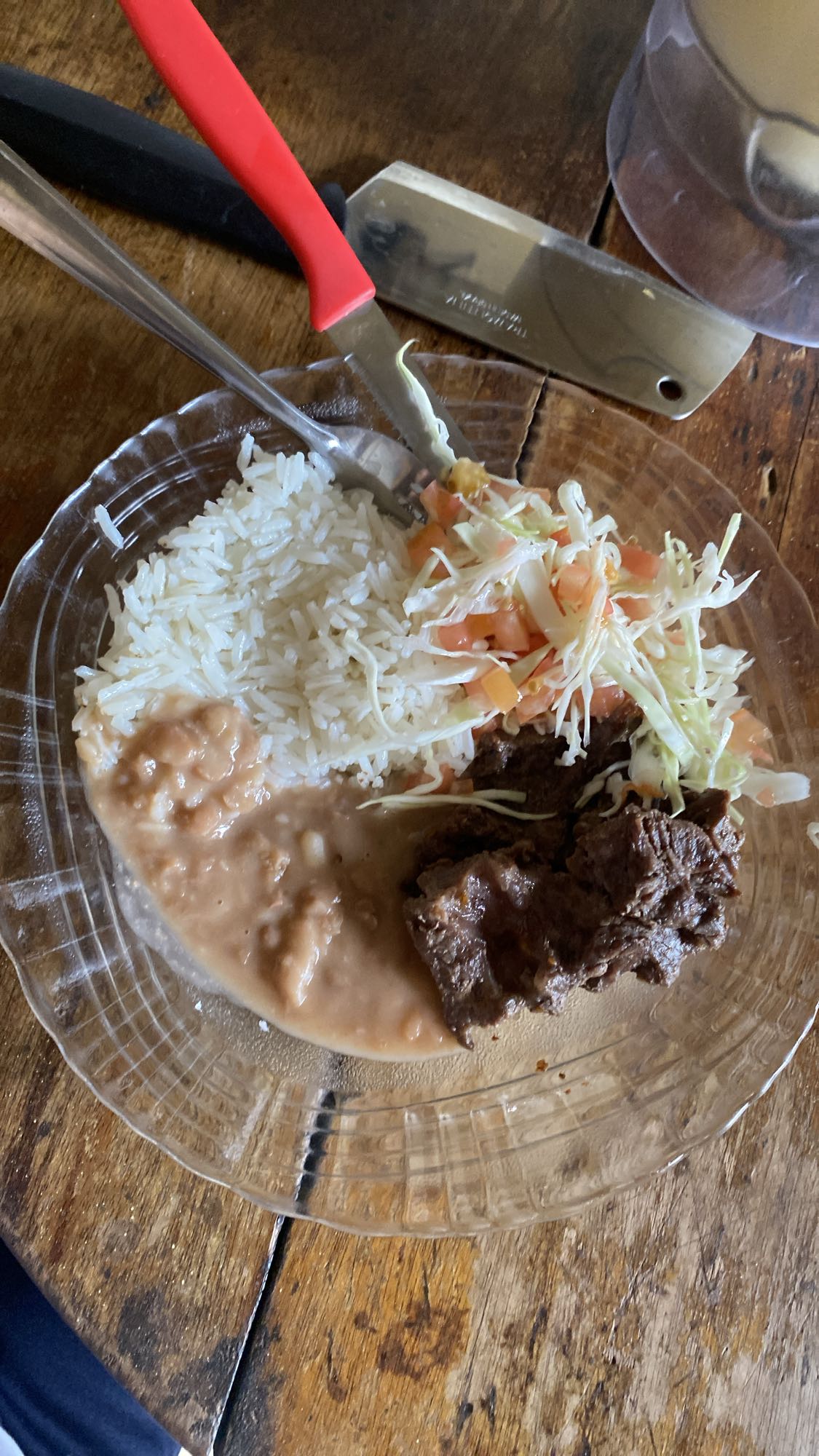 Arroz, feijão, carne e salada