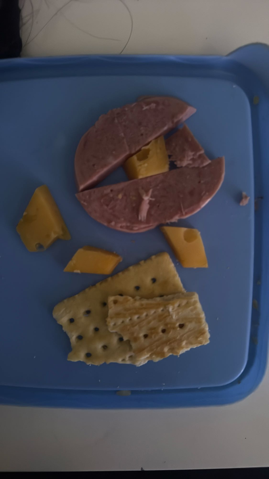 jamón, queso y galletas