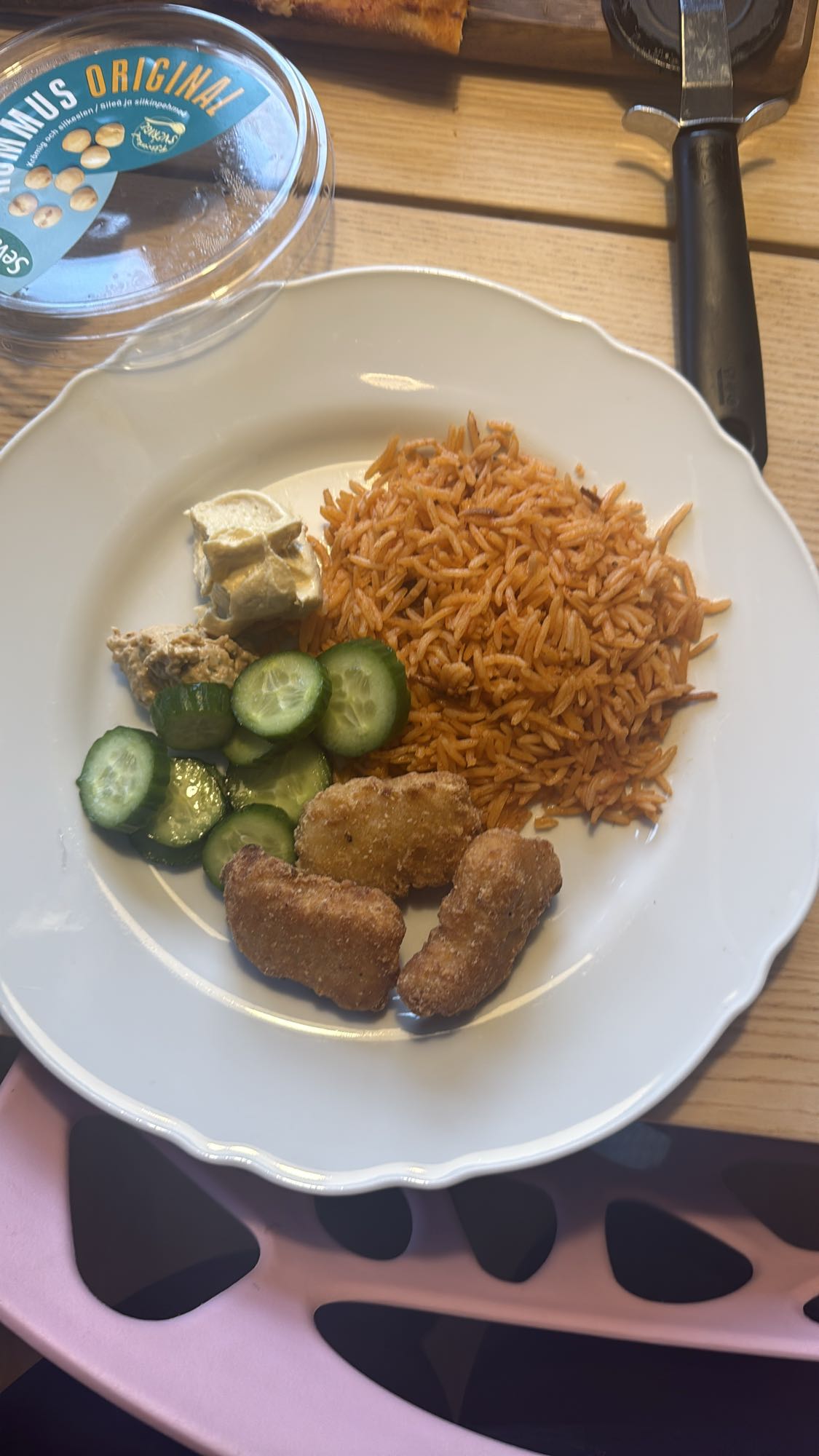 Ris med nuggets & hummus