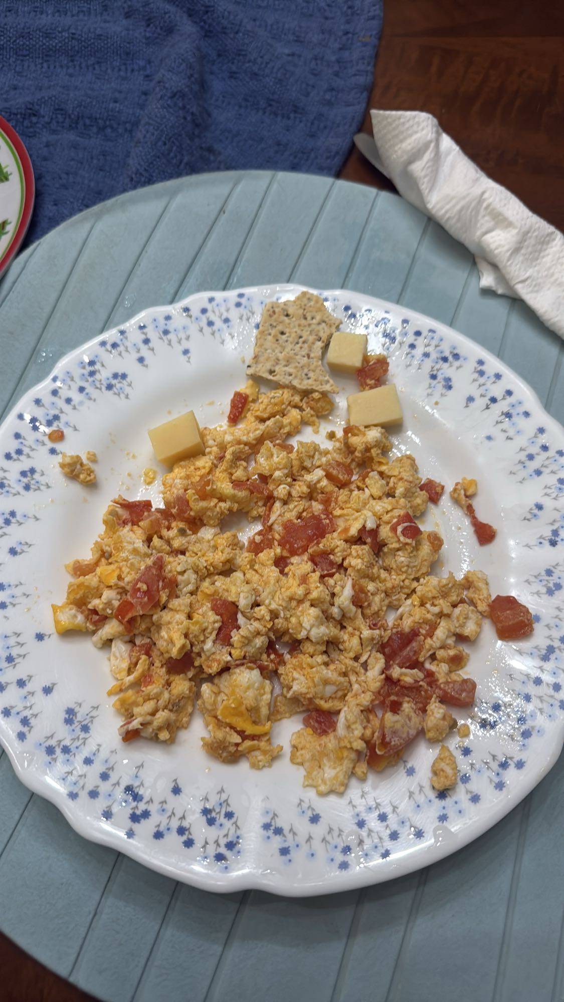 Scrambled eggs with tomato