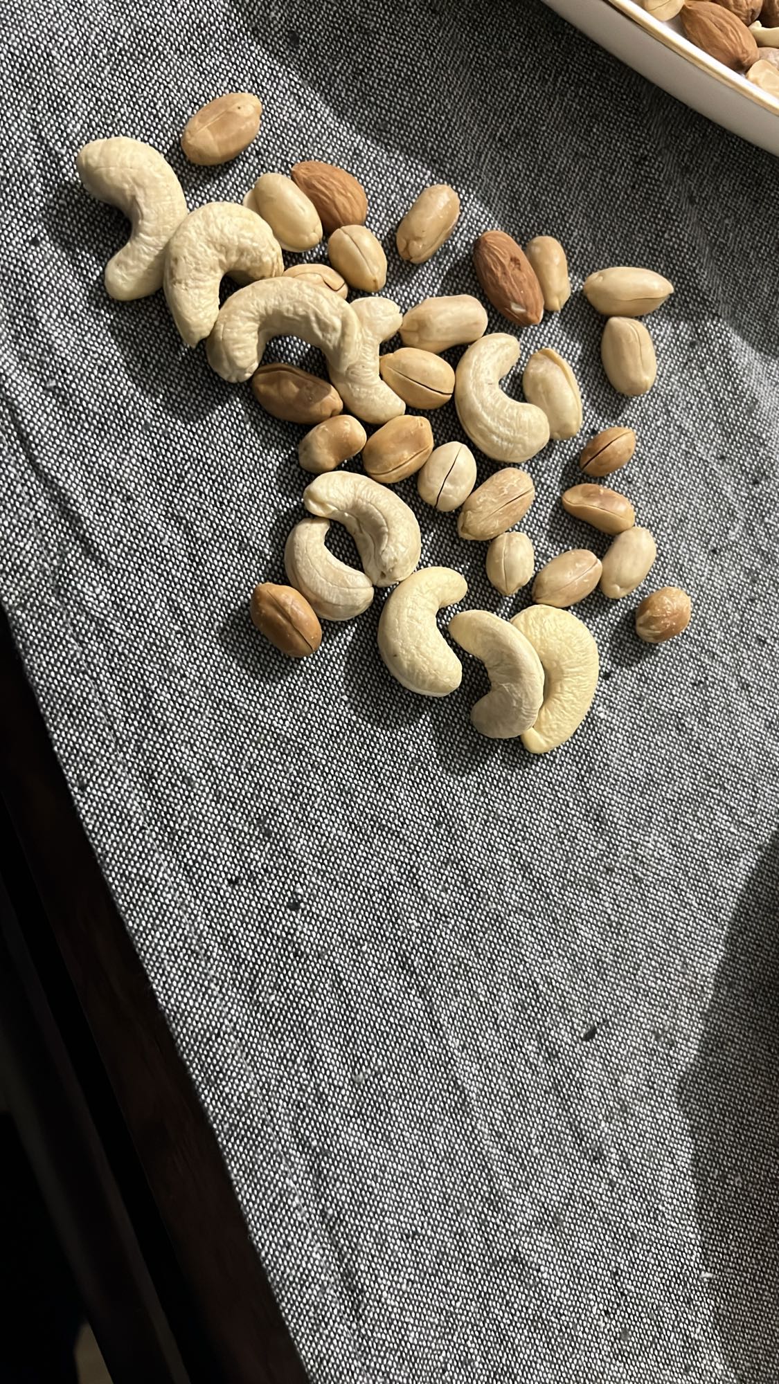 Խառնված ընկույզներ