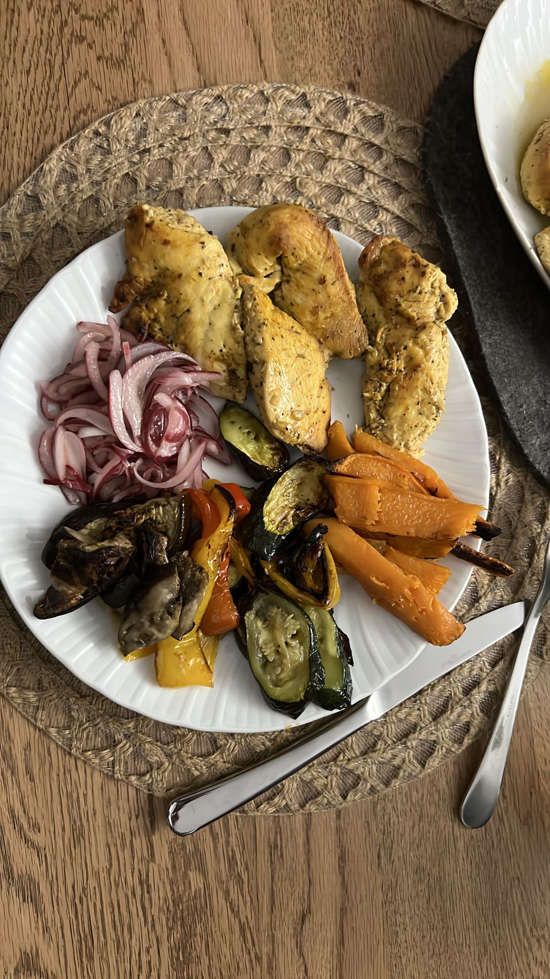 Tavuk ve Izgara Sebzeler