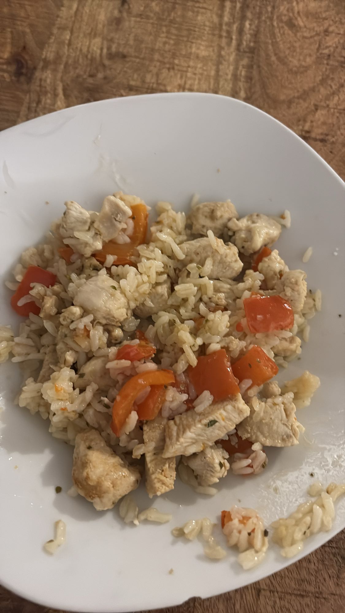 kip met rijst en paprika