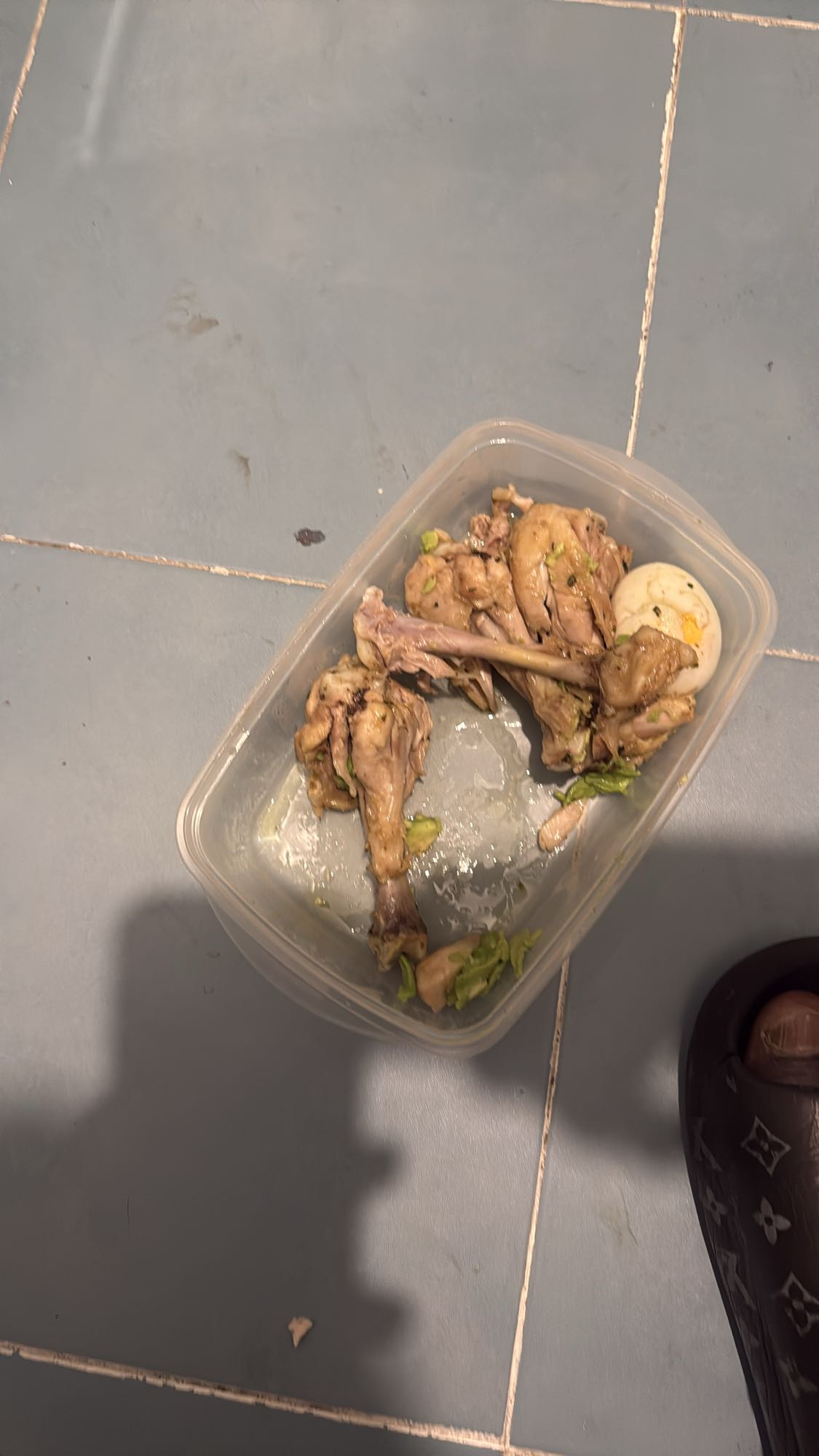 Pollo hervido con huevo