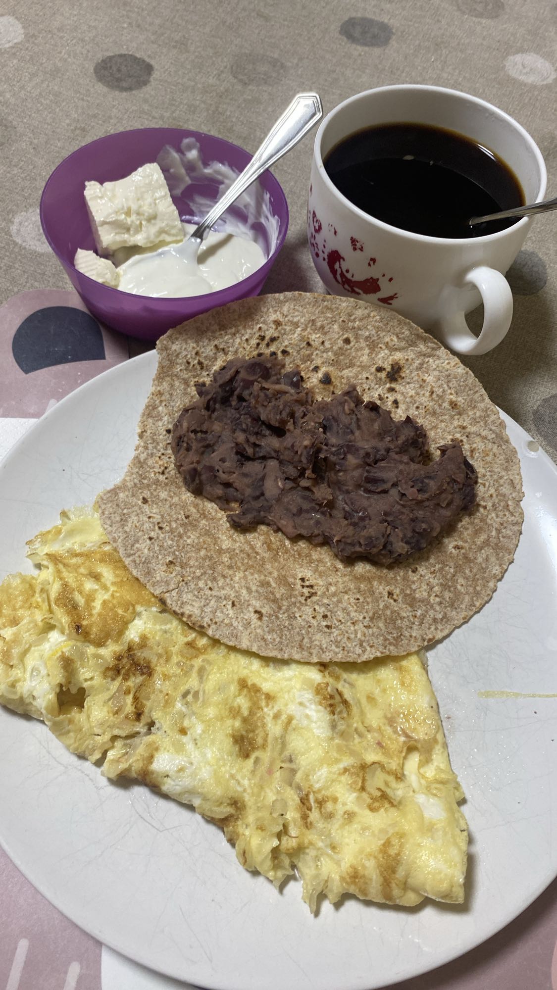 Desayuno con huevo y frijoles