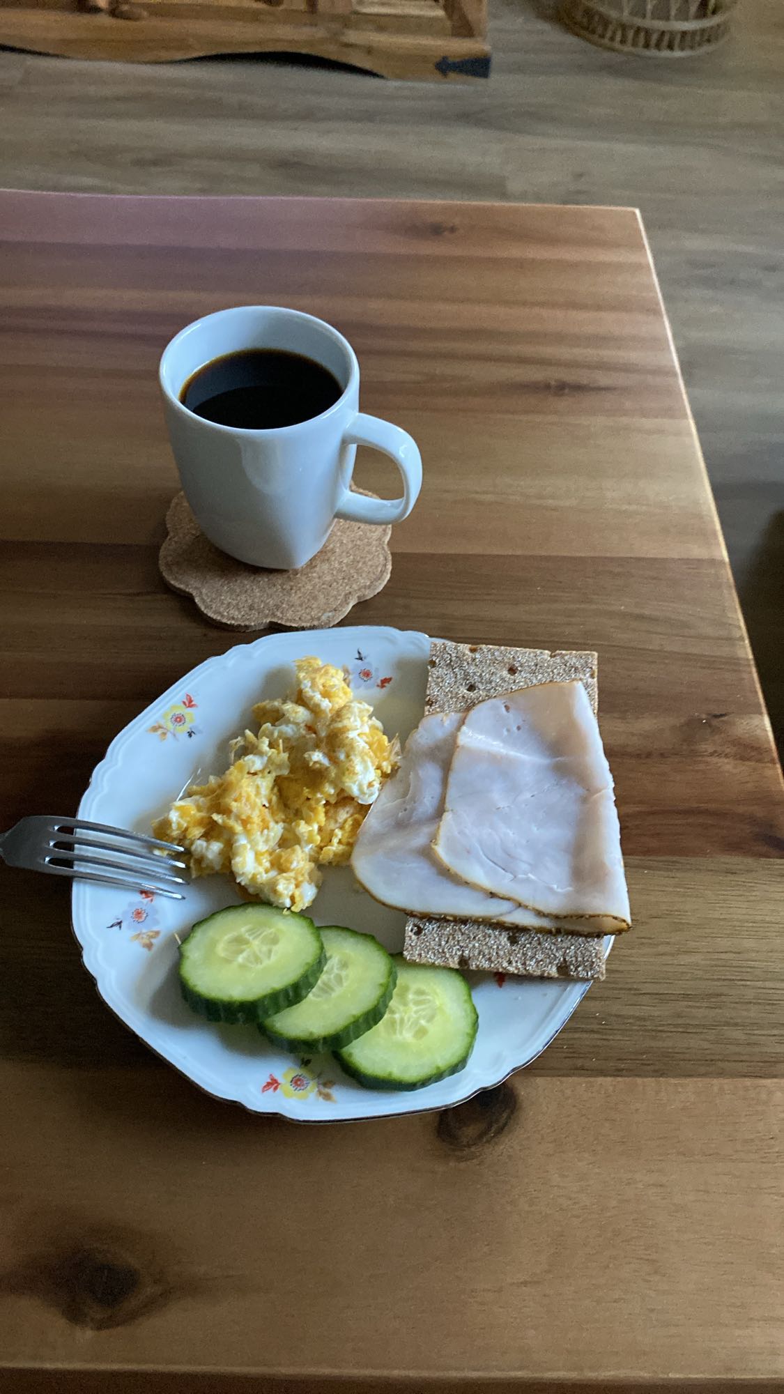 Frukost med ägg och kalkon