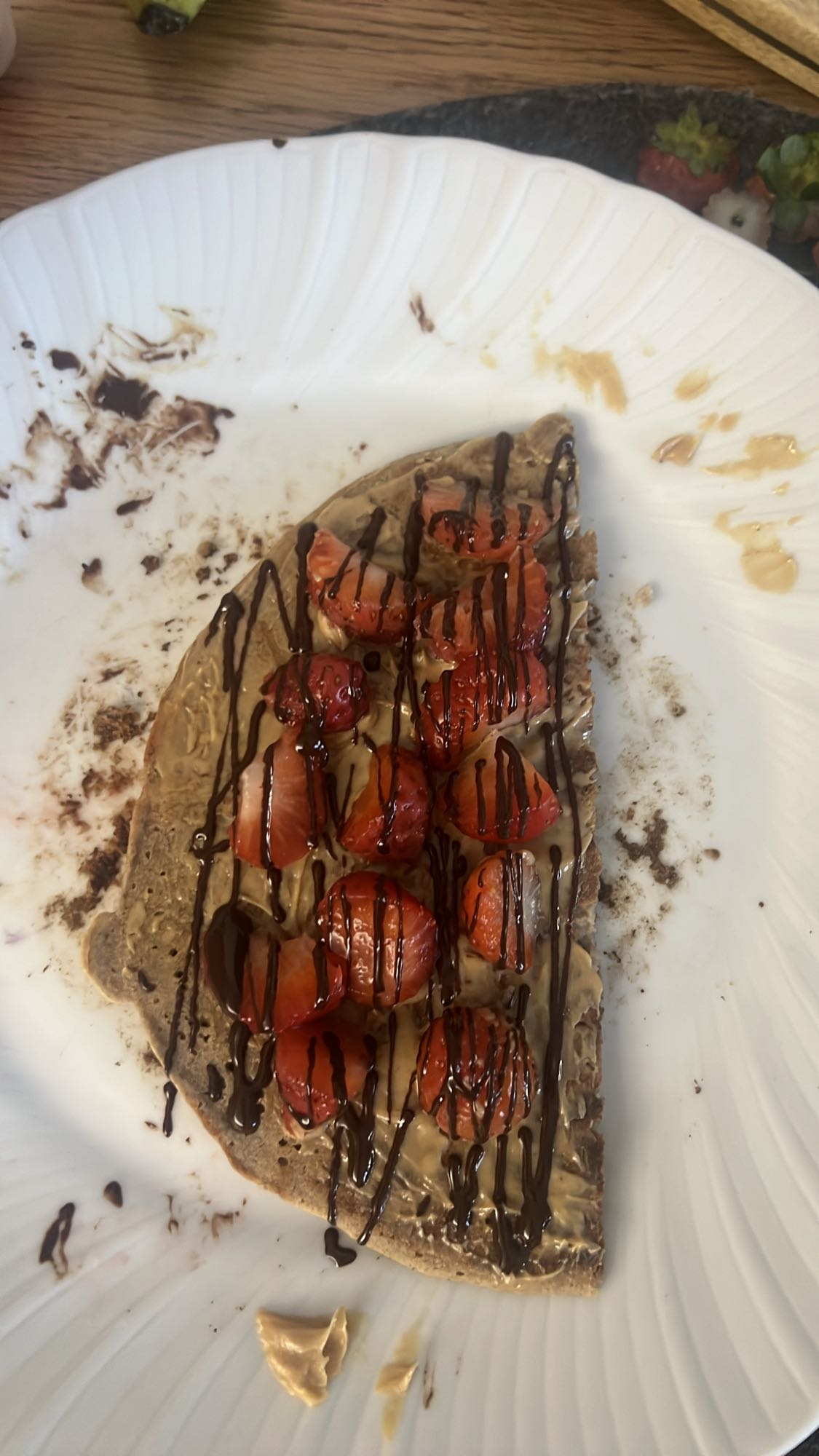 Çilekli Fıstık Ezmeli Krep