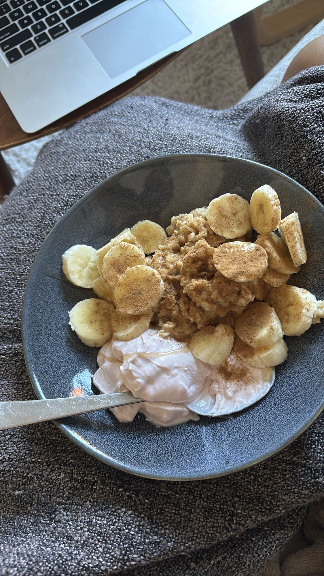 Havregrynsgröt med banan & yoghurt